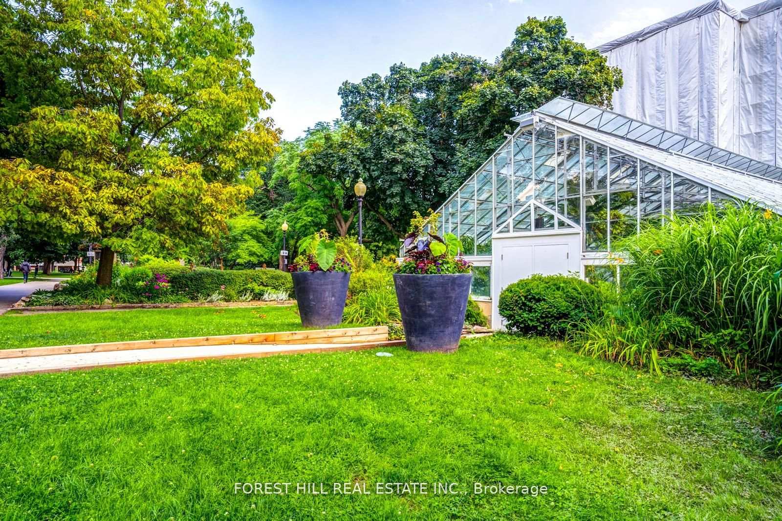 130 Carlton Street 1505