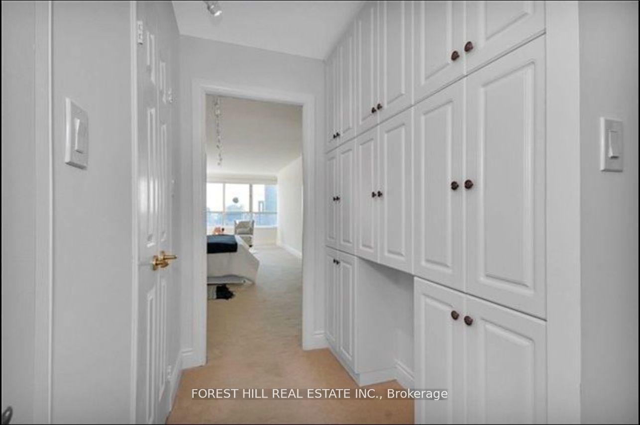 130 Carlton Street 1505