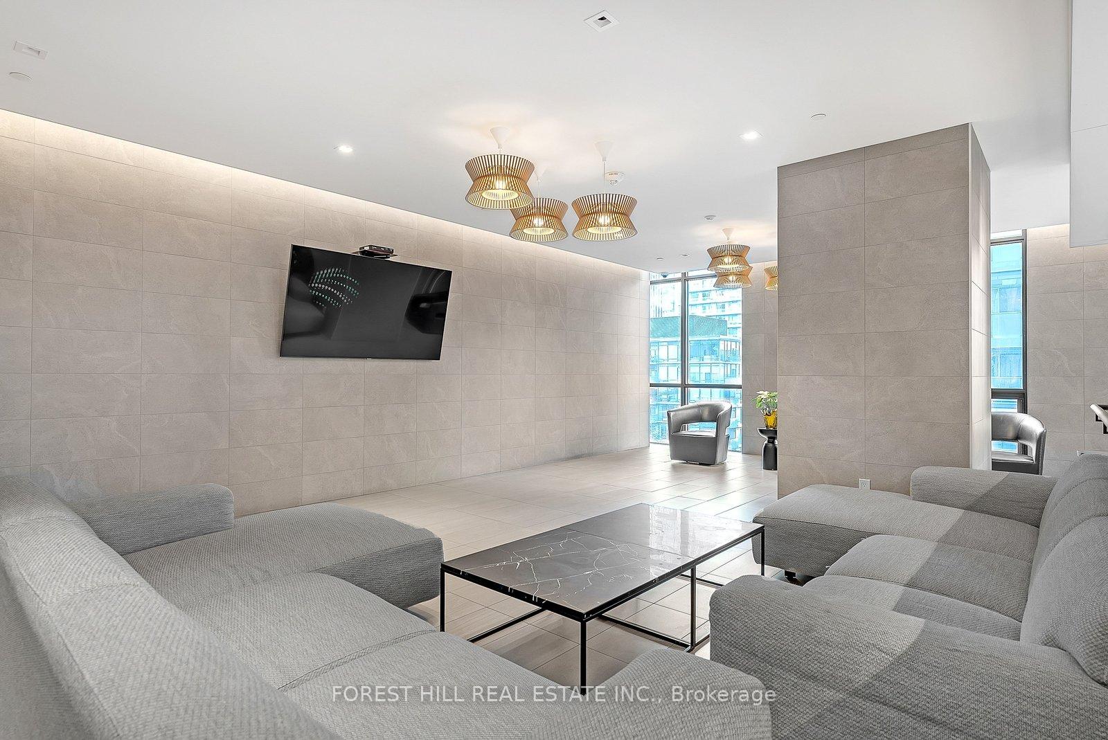 1 Yorkville Avenue 3903