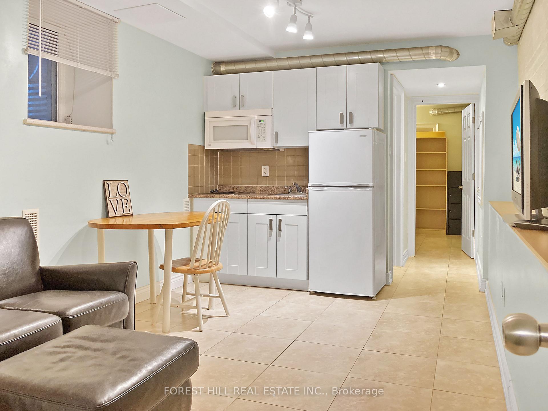 1491 Dundas Street W 1B