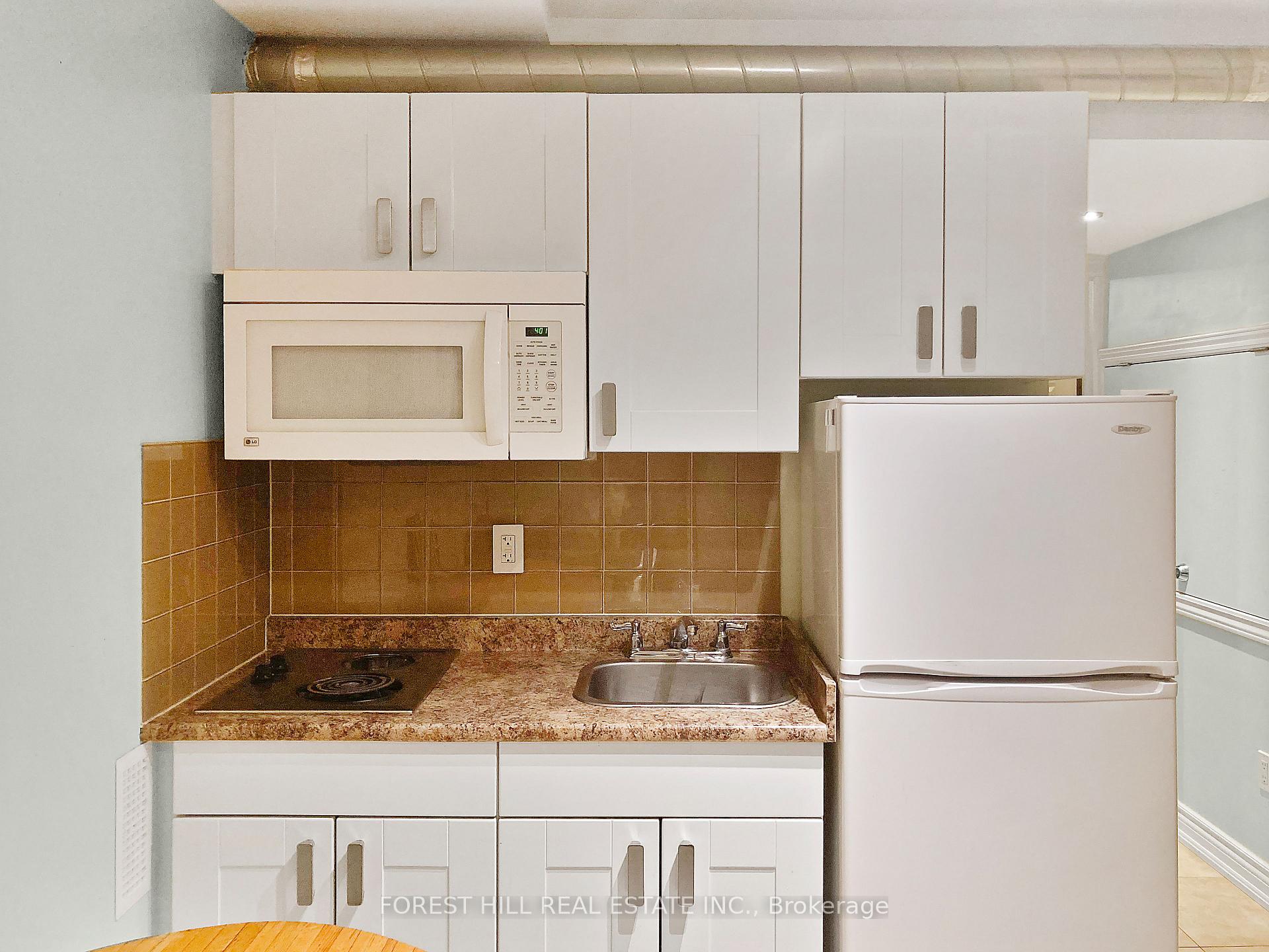 1491 Dundas Street W 1B