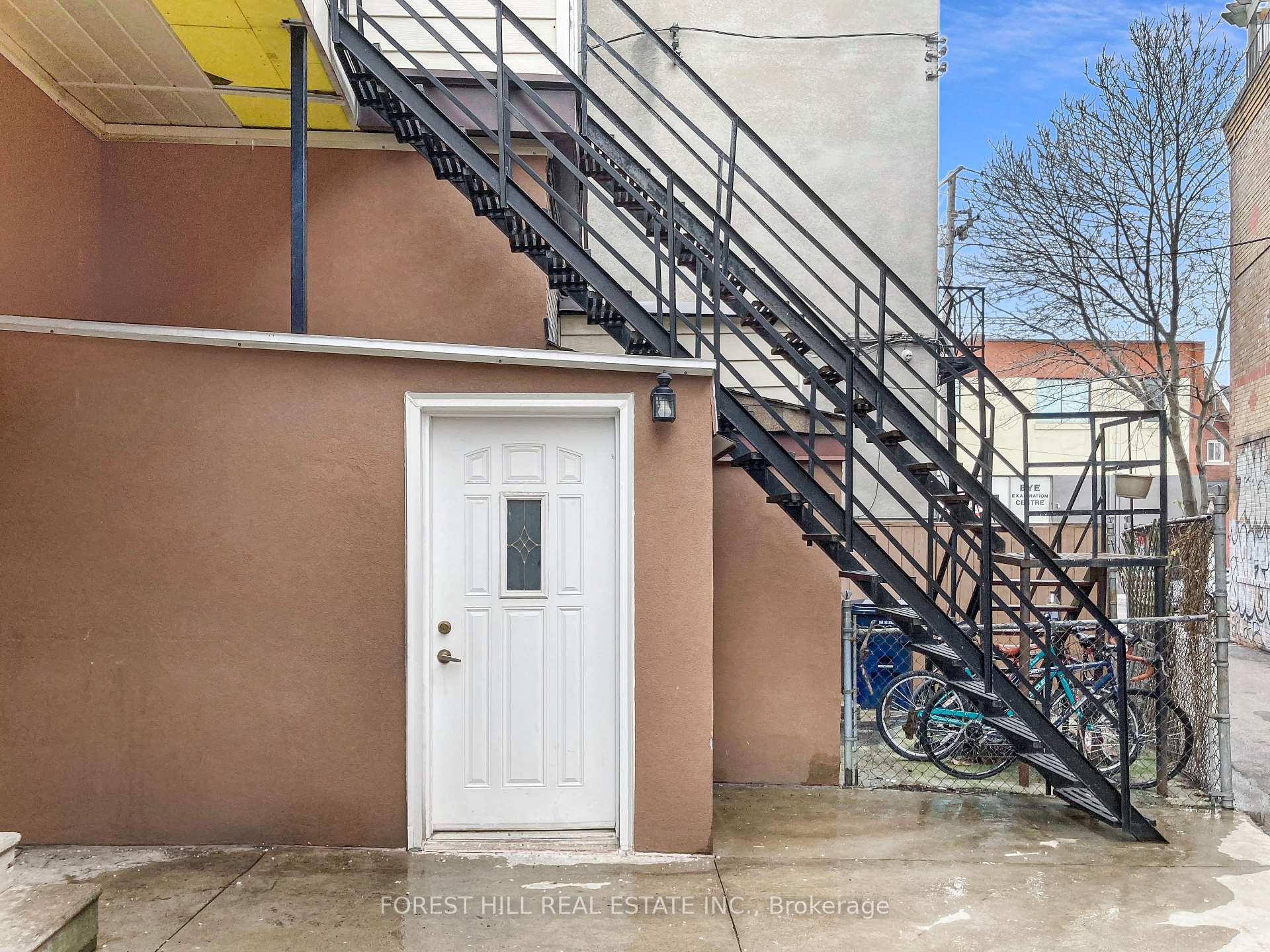 1491 Dundas Street W 1B