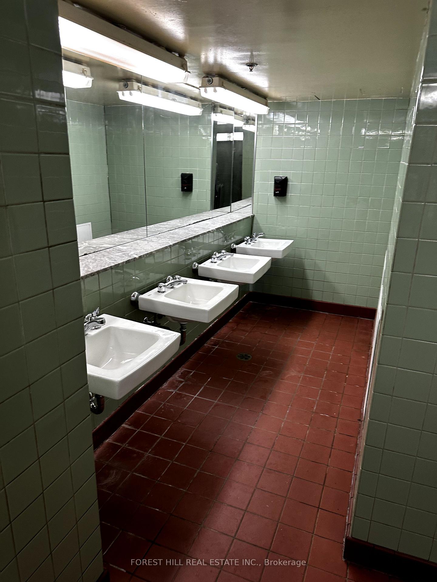 525 Bloor Street E Lower