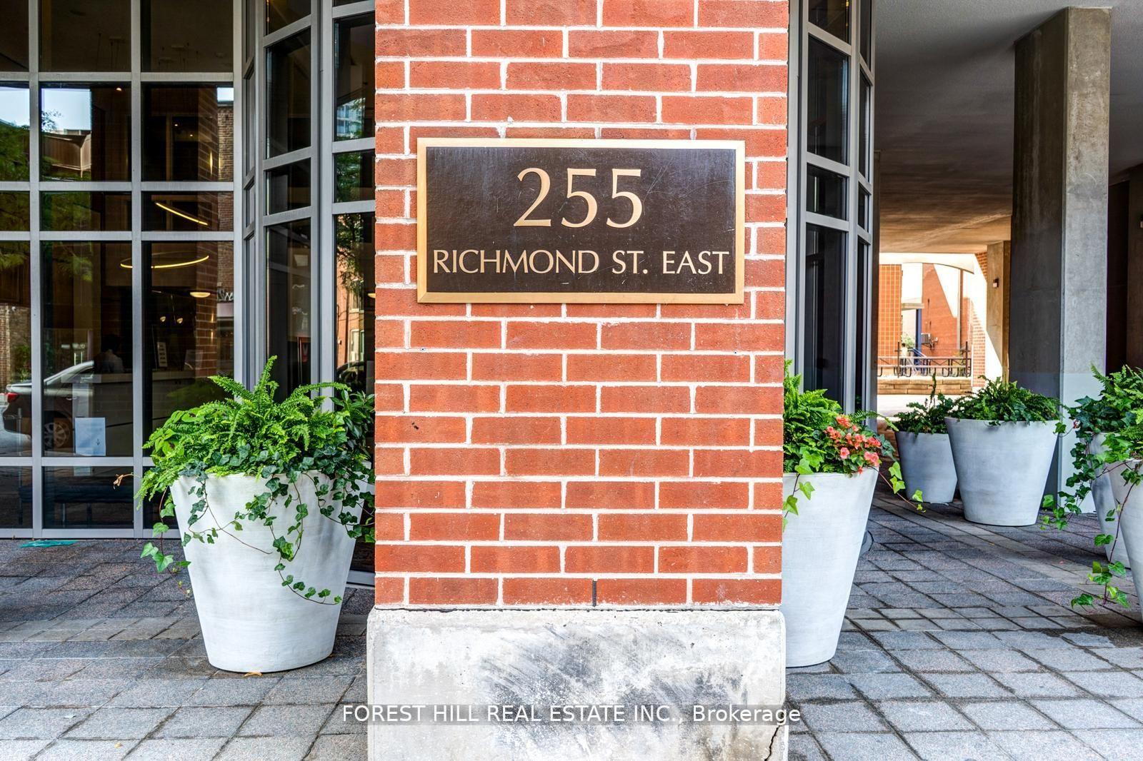 255 Richmond Street E 816