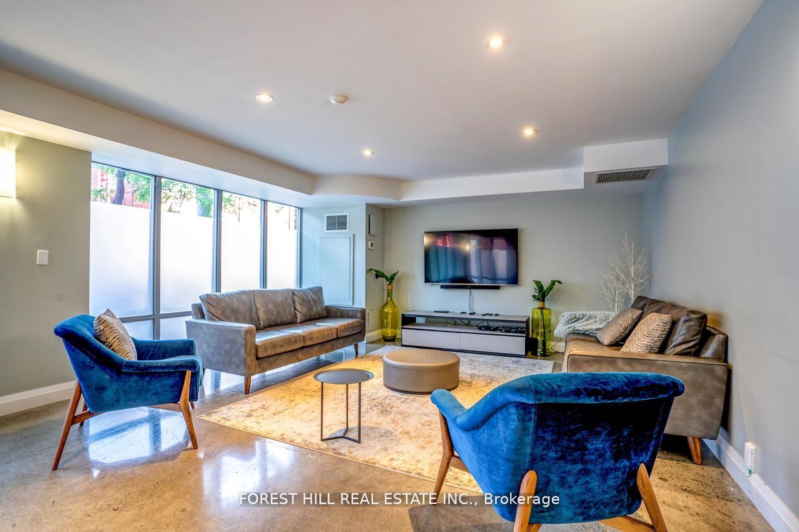 255 Richmond Street E 816