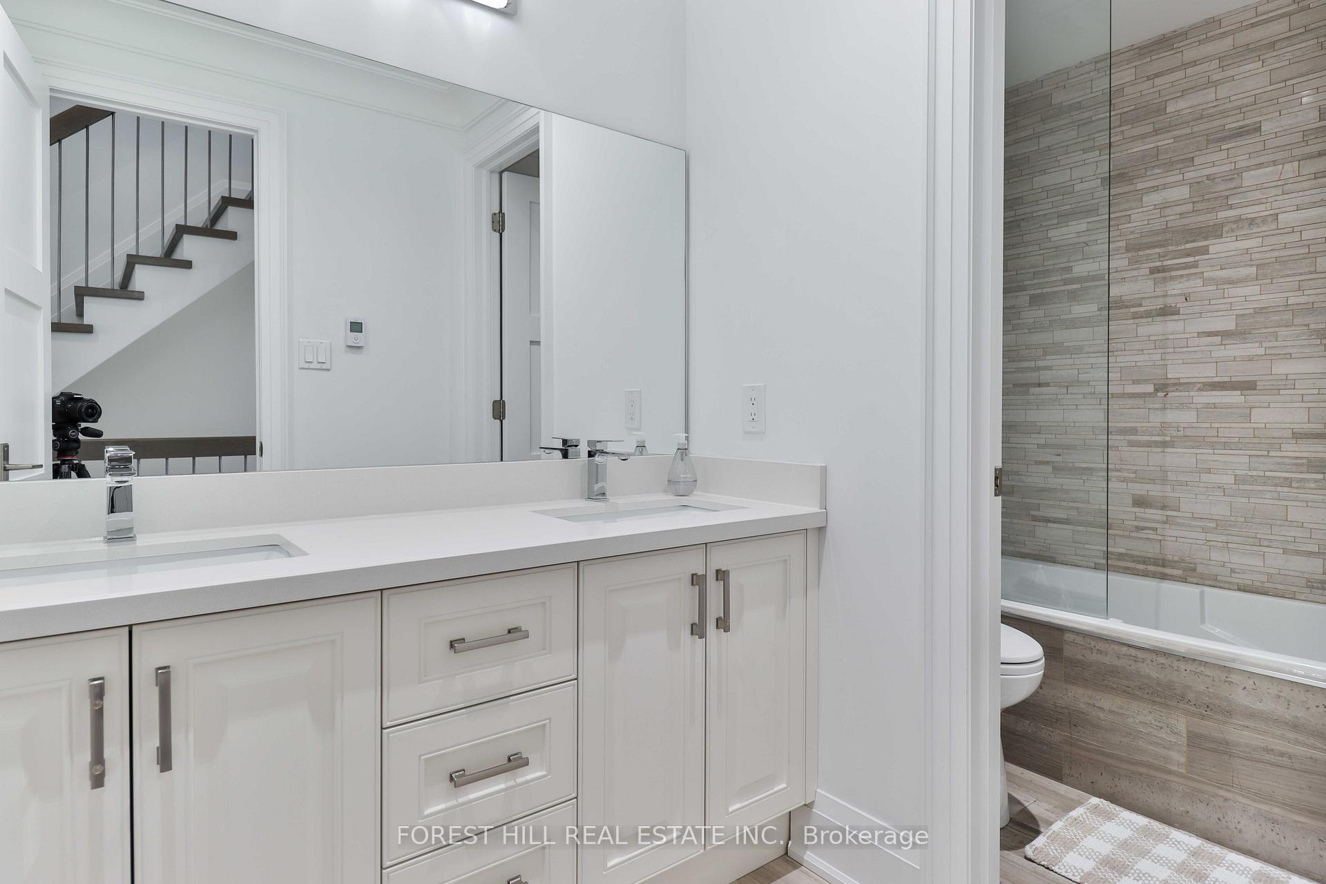 51B Burnaby Boulevard