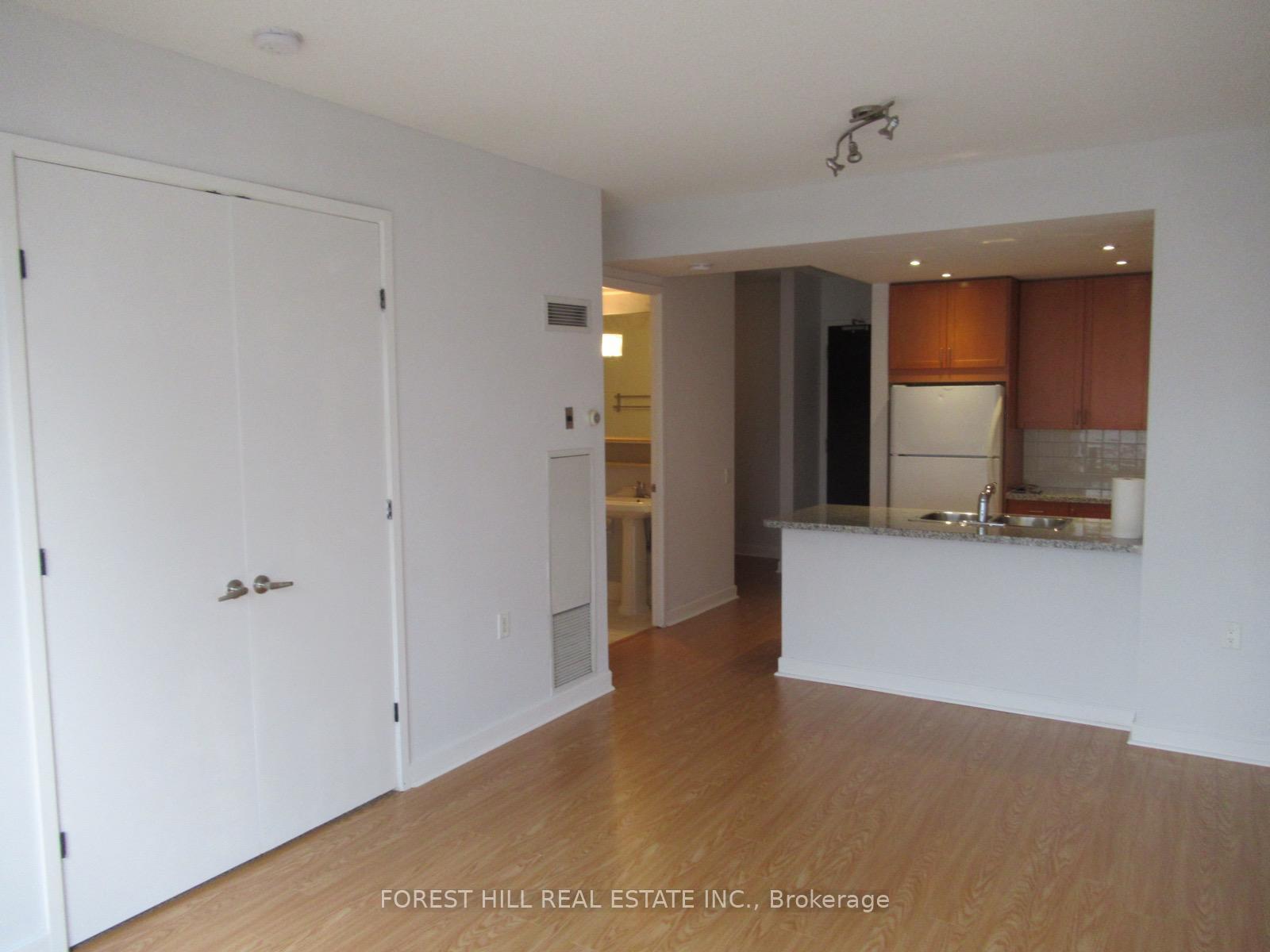 85 Bloor Street E 1808