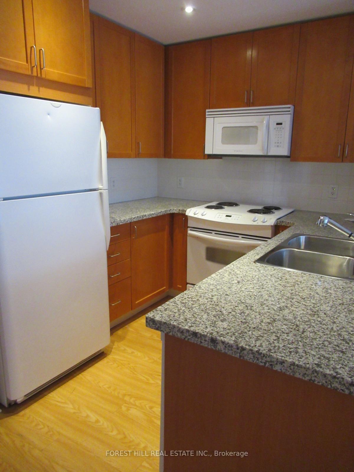 85 Bloor Street E 1808