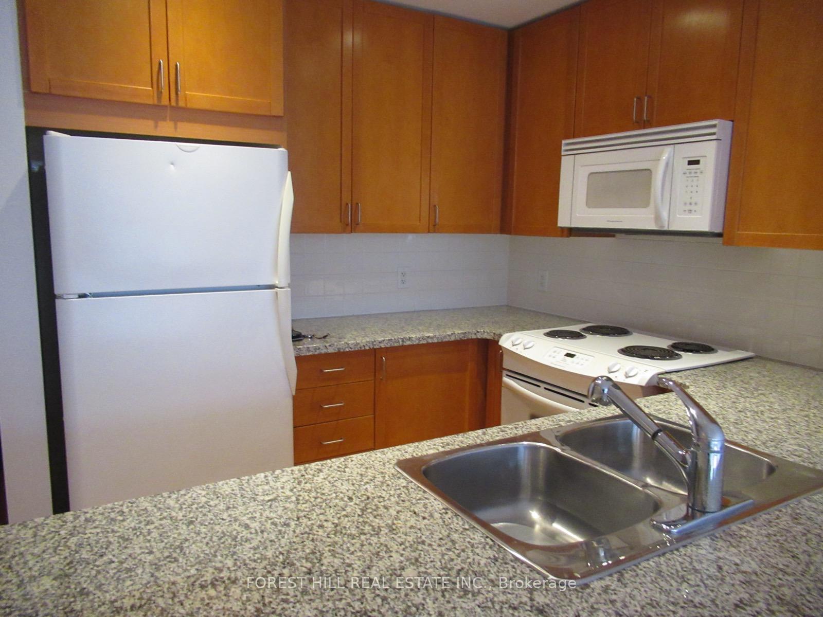 85 Bloor Street E 1808