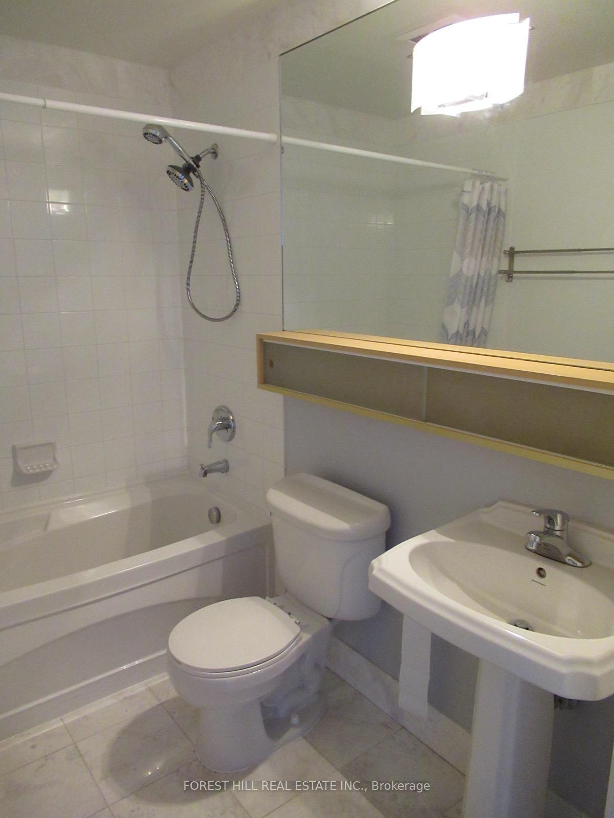 85 Bloor Street E 1808