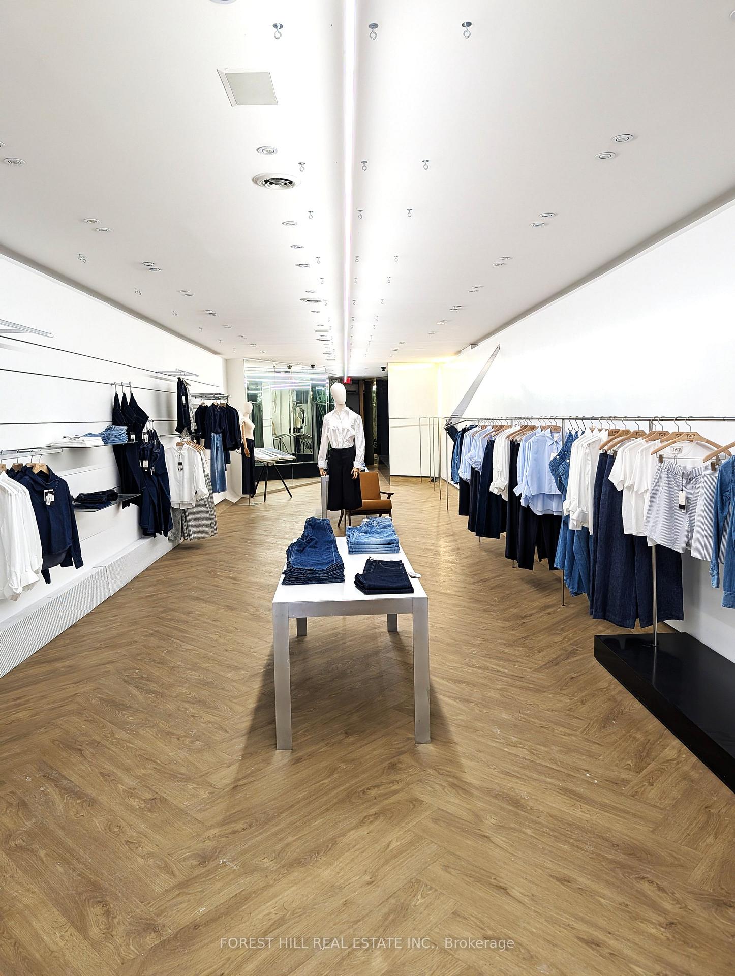 392 Eglinton Avenue W