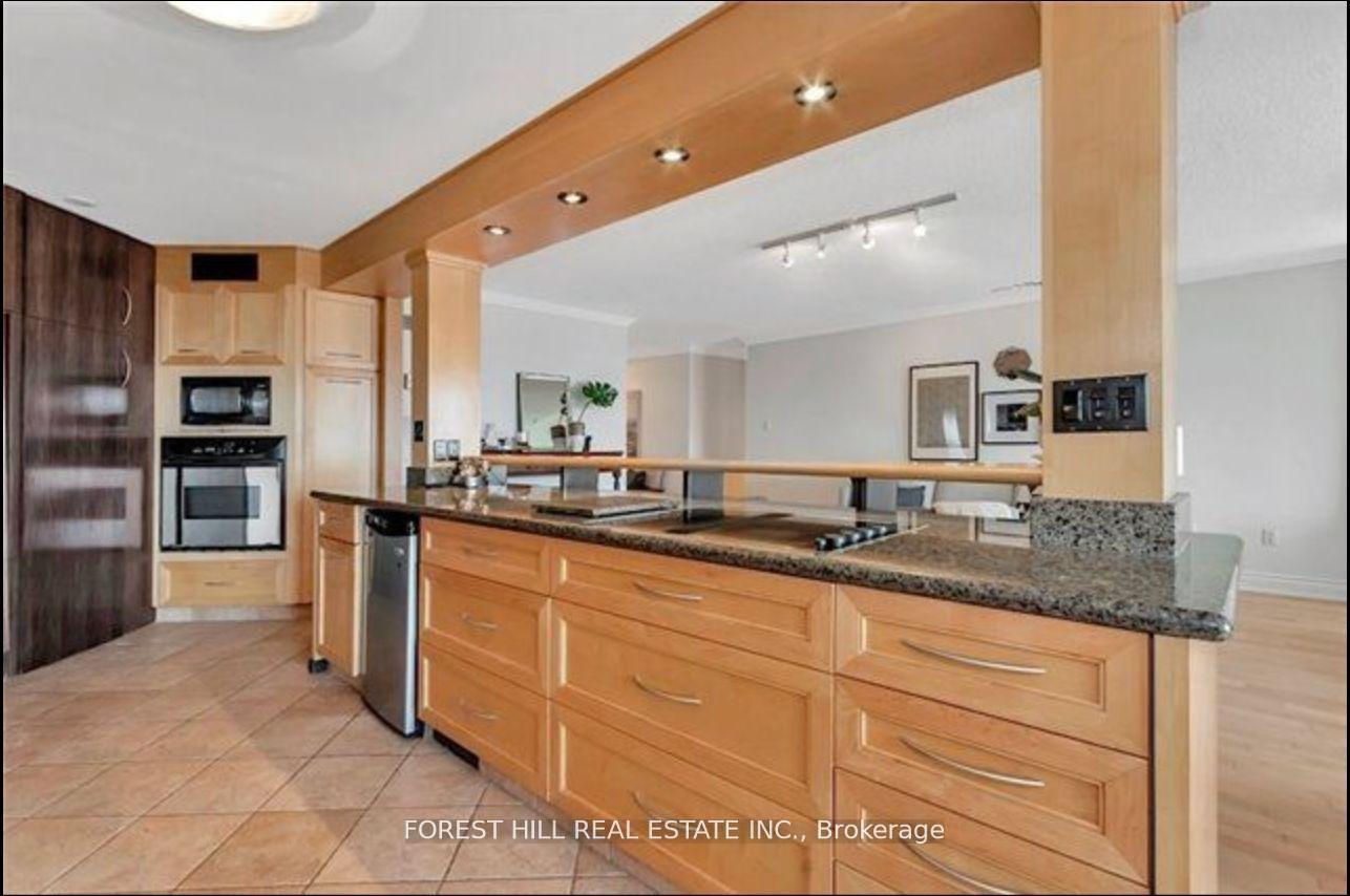 130 Carlton Street 1505