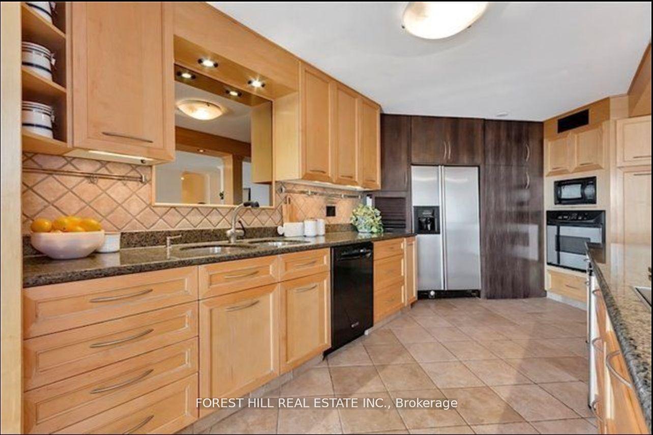 130 Carlton Street 1505