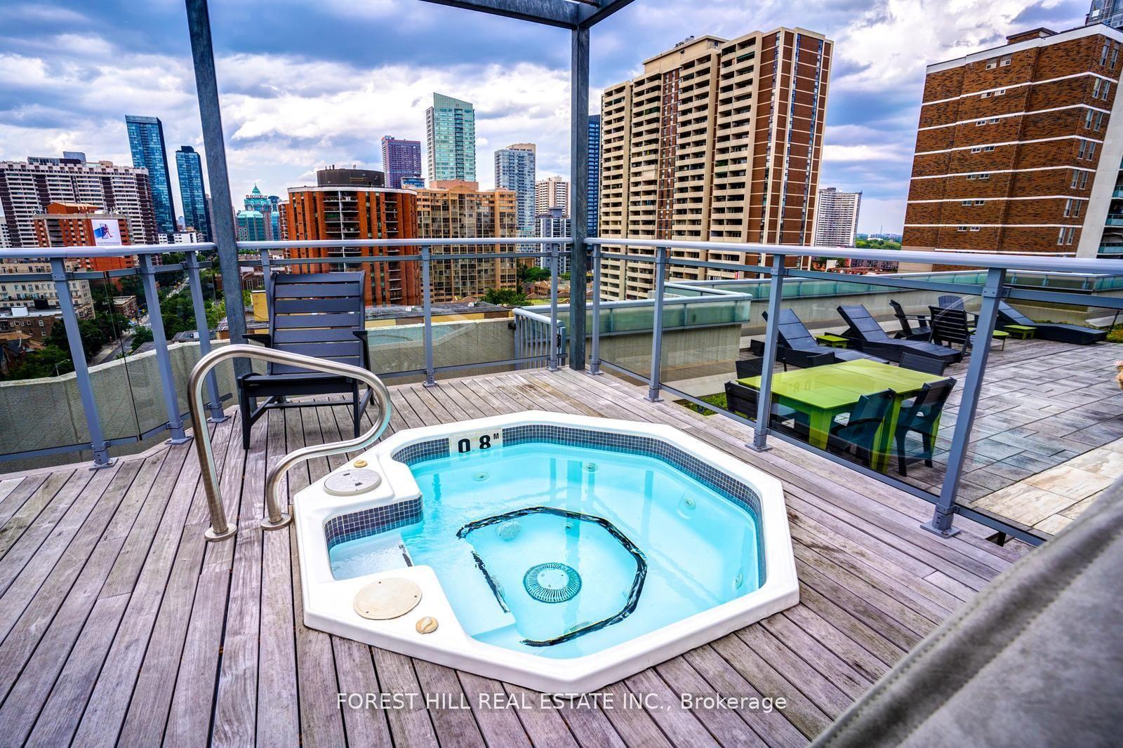 130 Carlton Street 1505