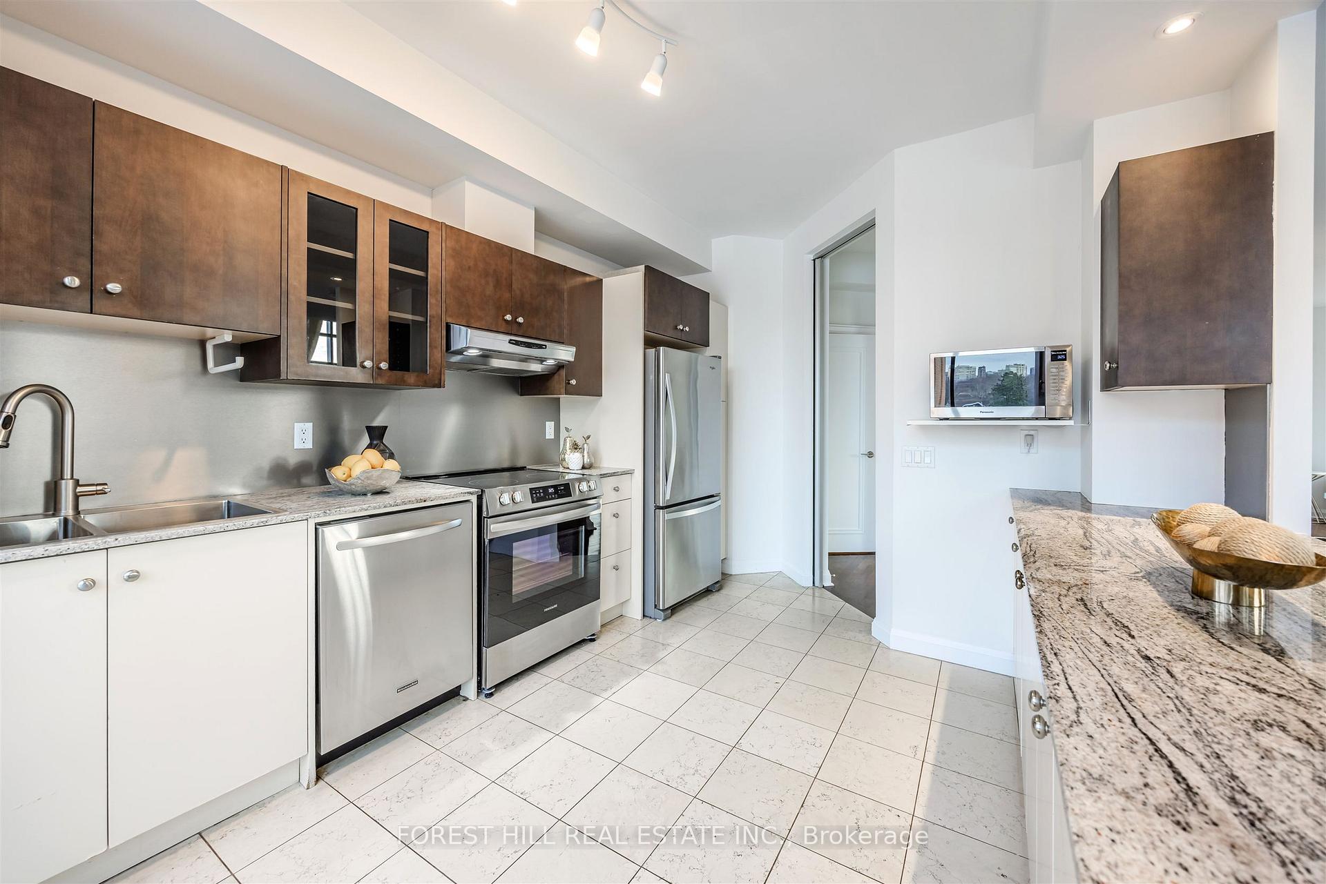 3 McAlpine Street 501, Toronto C02, ON M5R 3T5