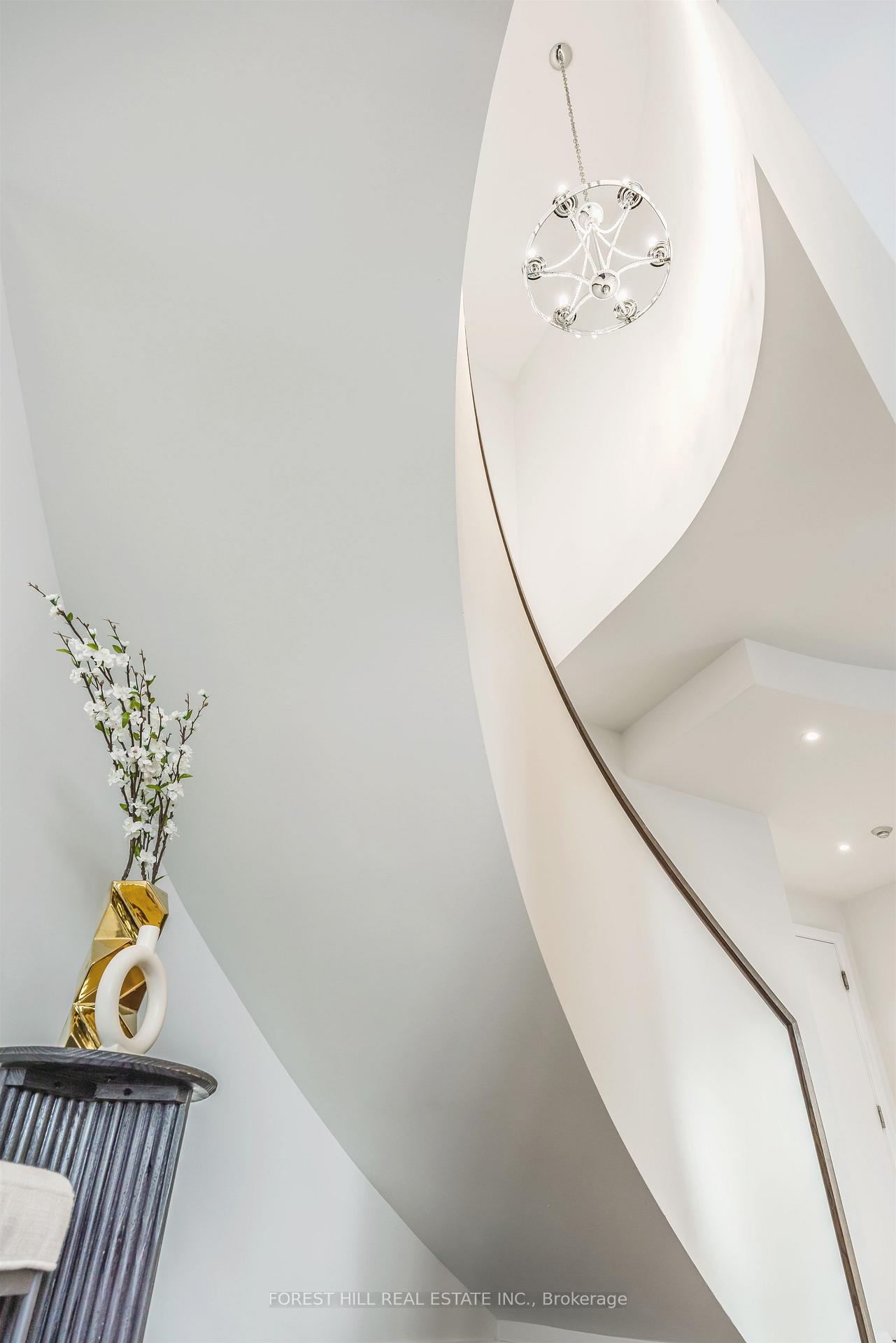 3 McAlpine Street 501, Toronto C02, ON M5R 3T5