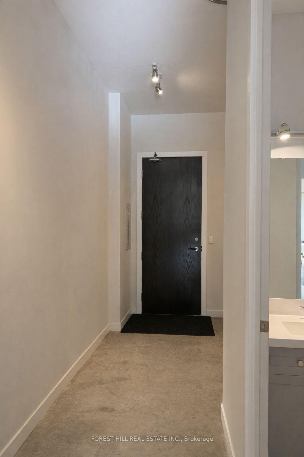 23 Brant Street 207