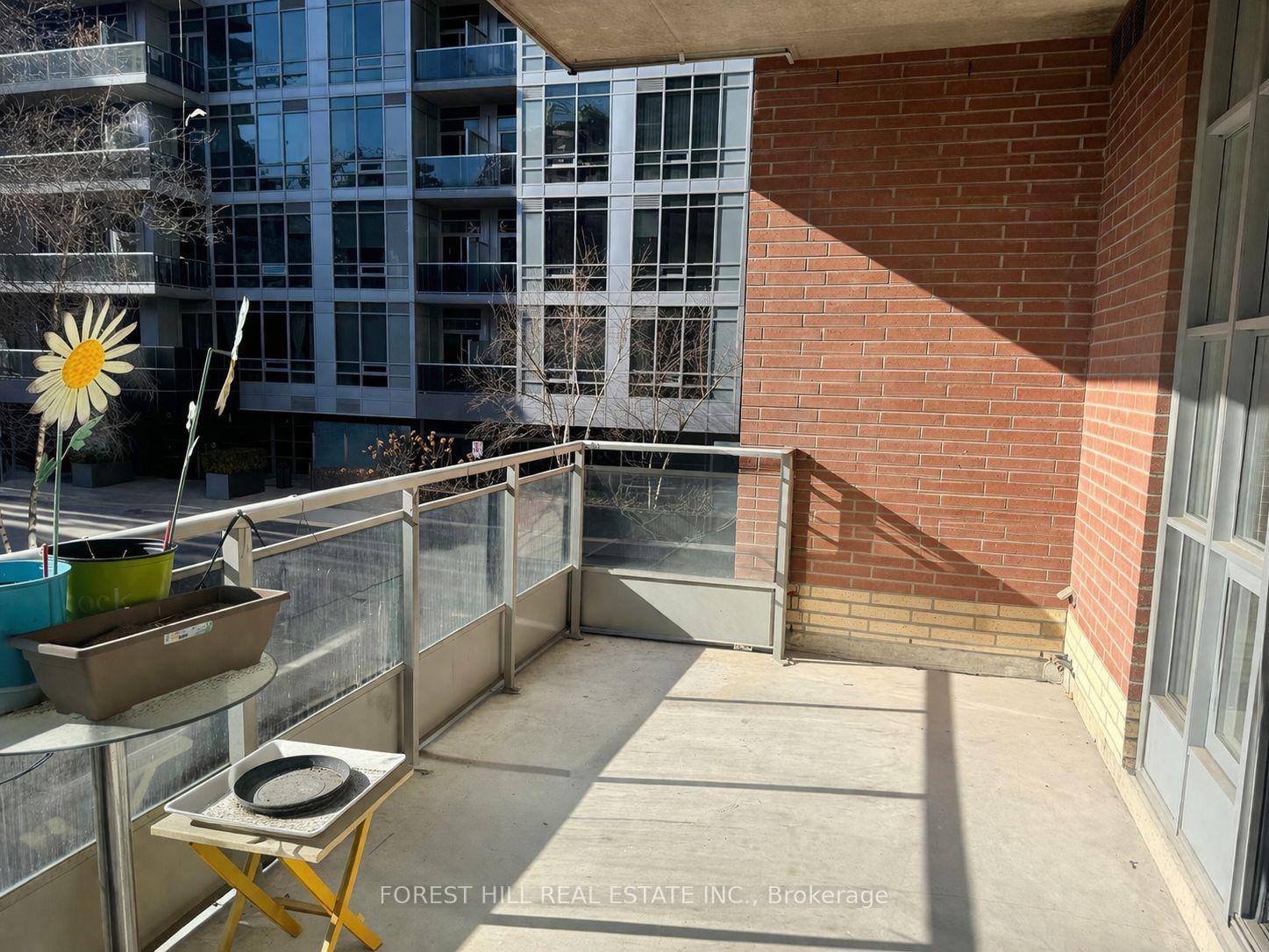 23 Brant Street 207