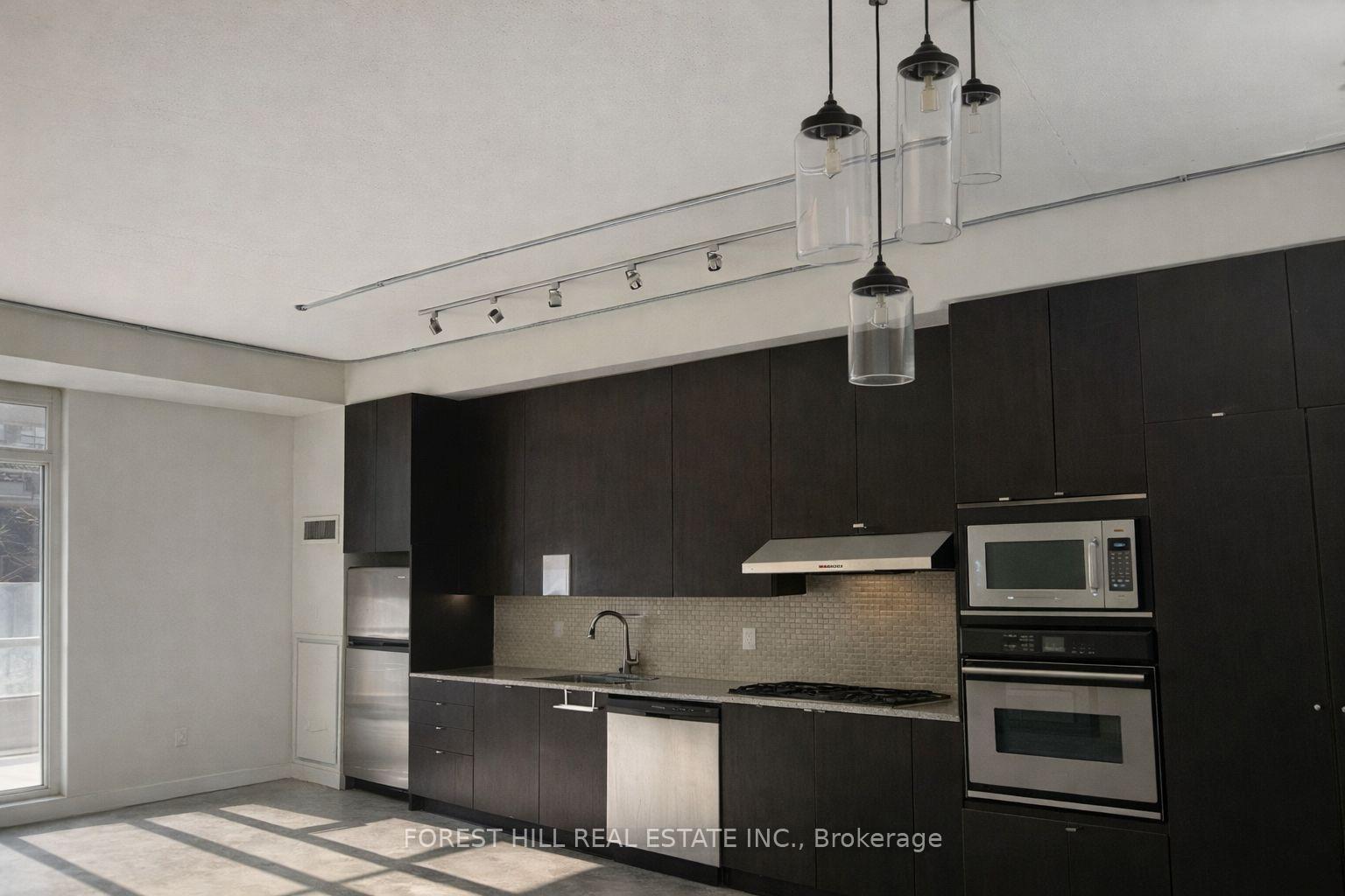 23 Brant Street 207
