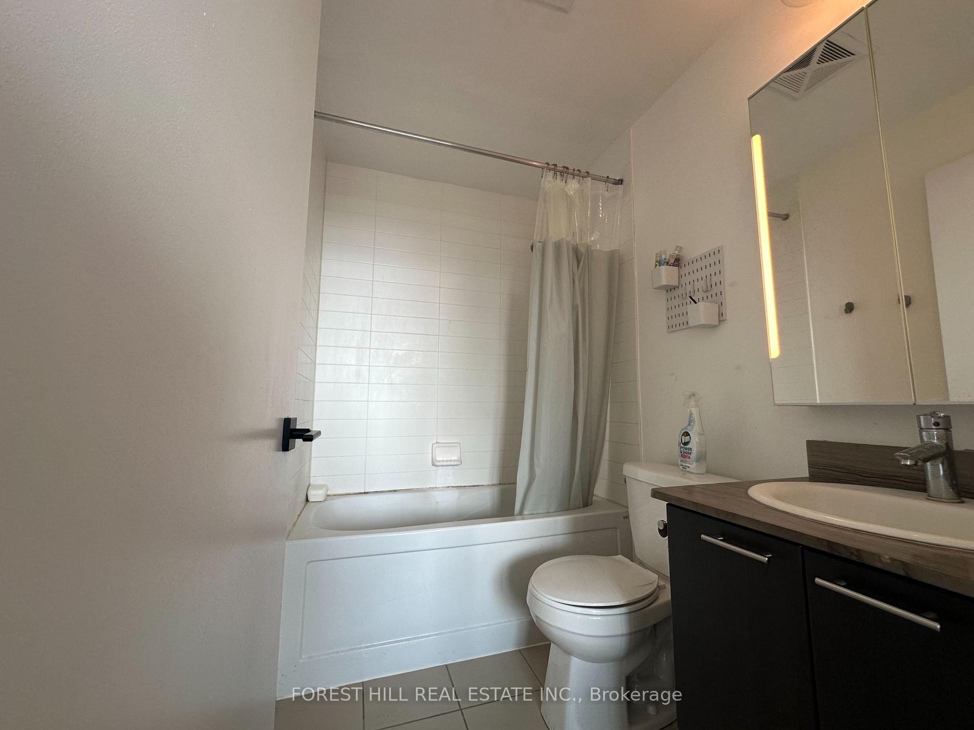 15 Bruyeres Mews 1307