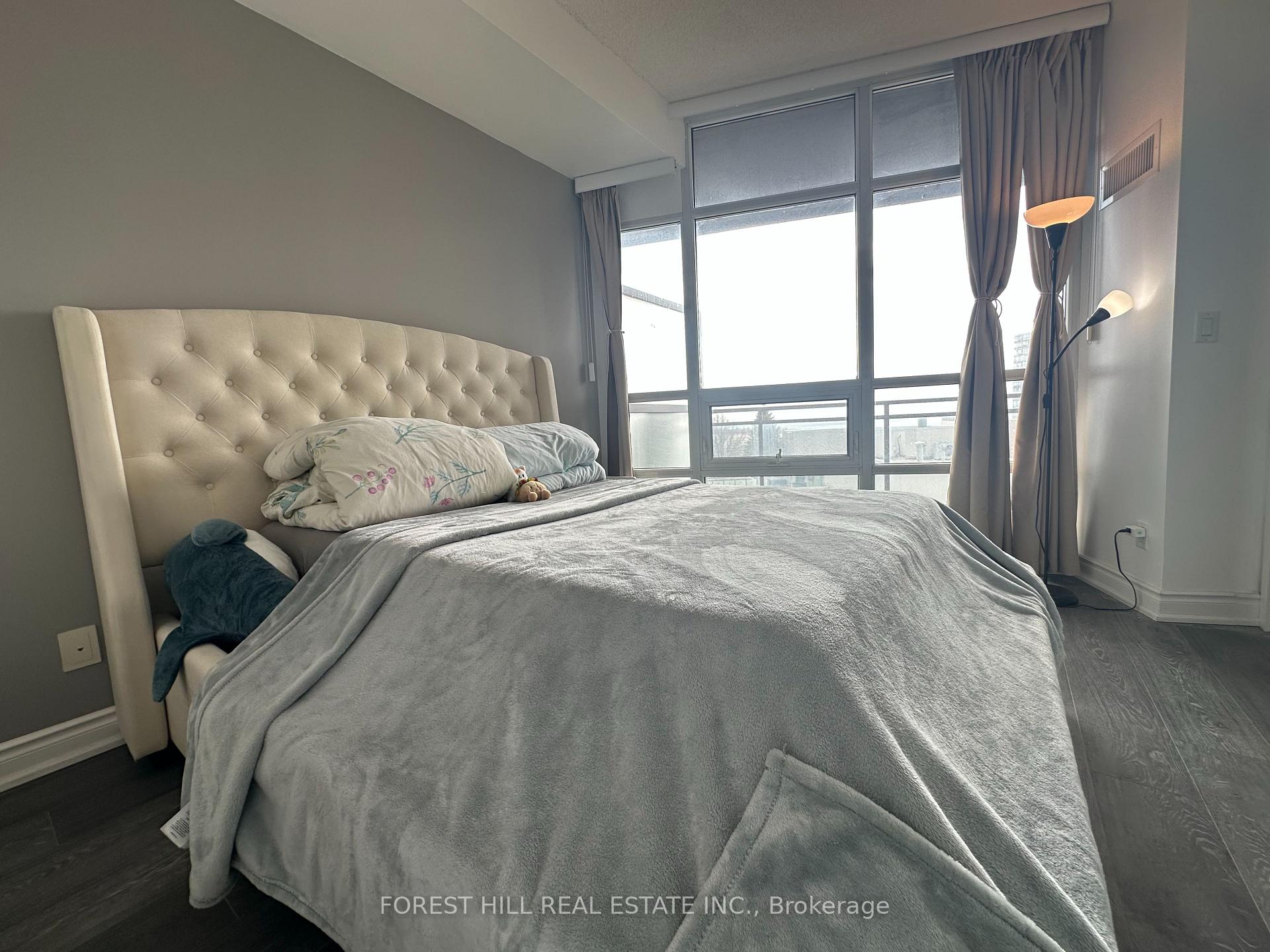 15 Bruyeres Mews 1307
