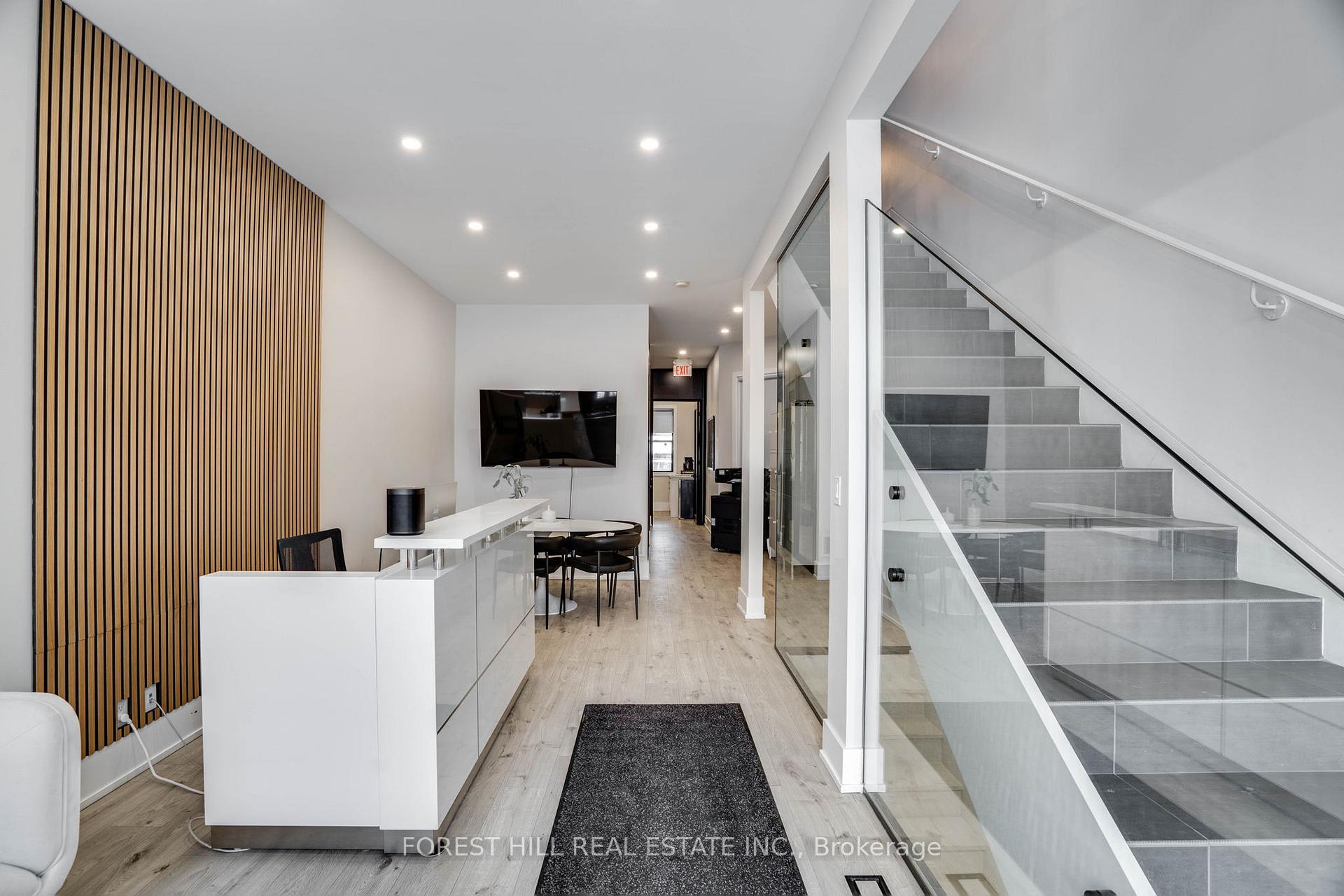 659 St Clair Avenue W