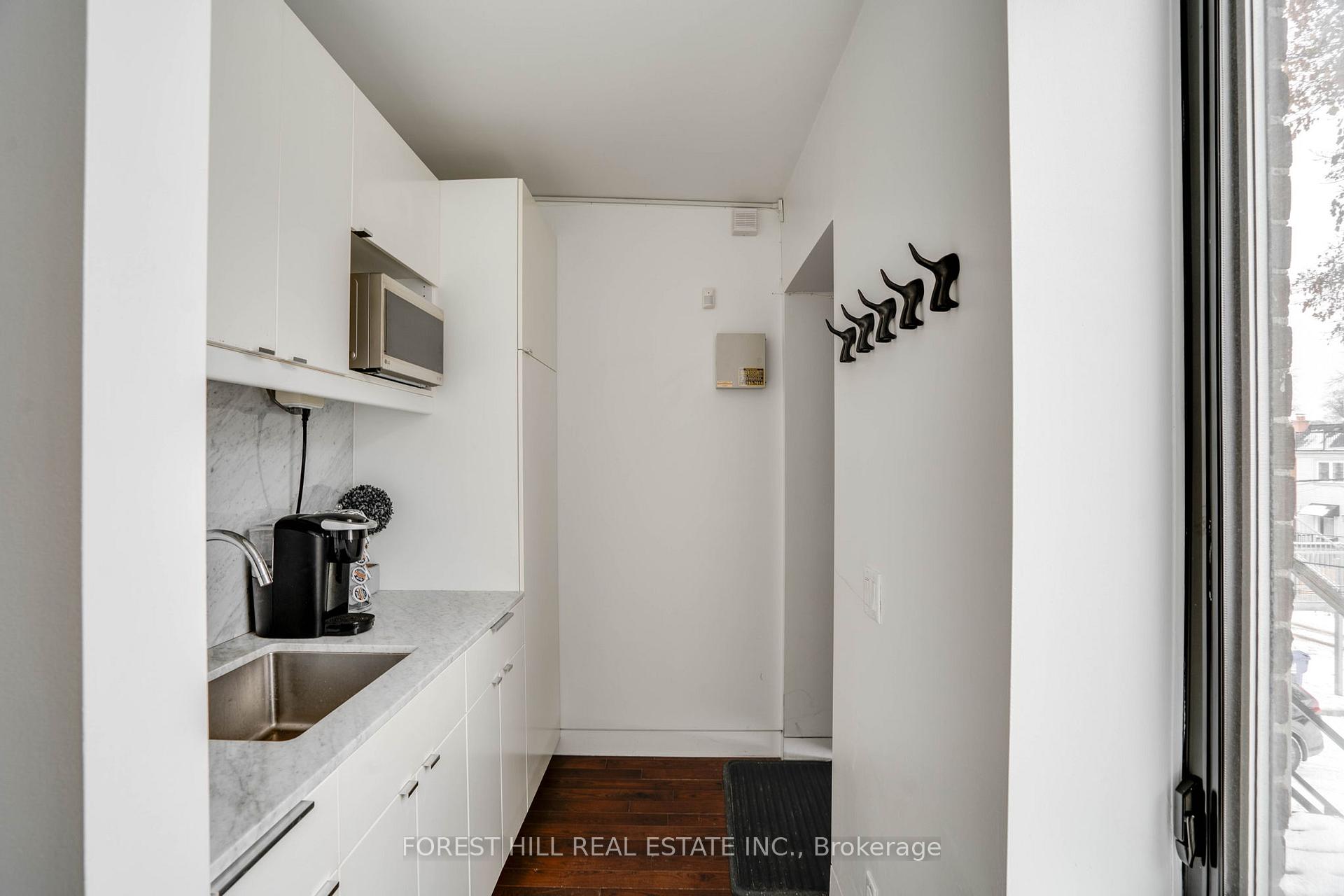 659 St Clair Avenue W