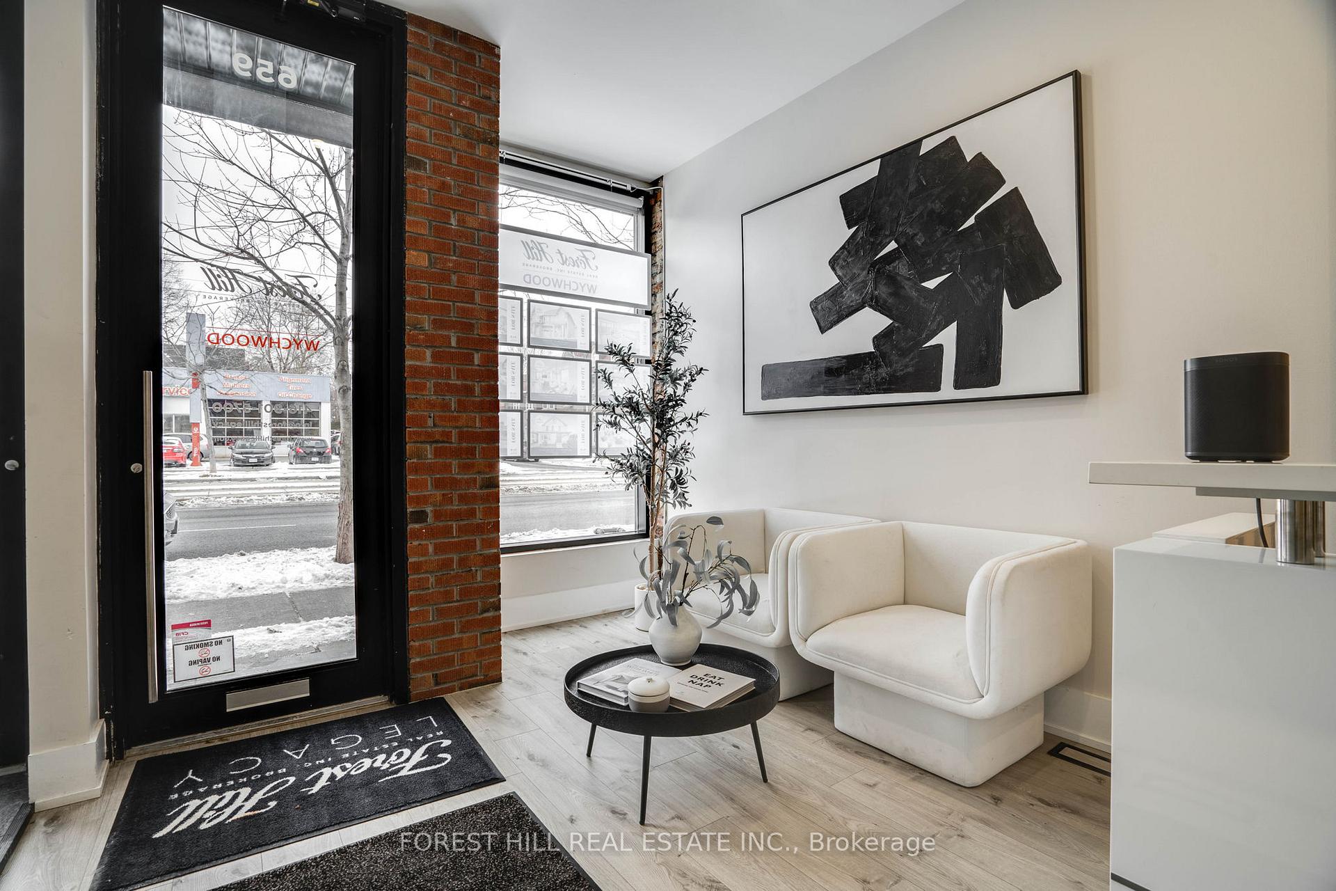 659 St Clair Avenue W