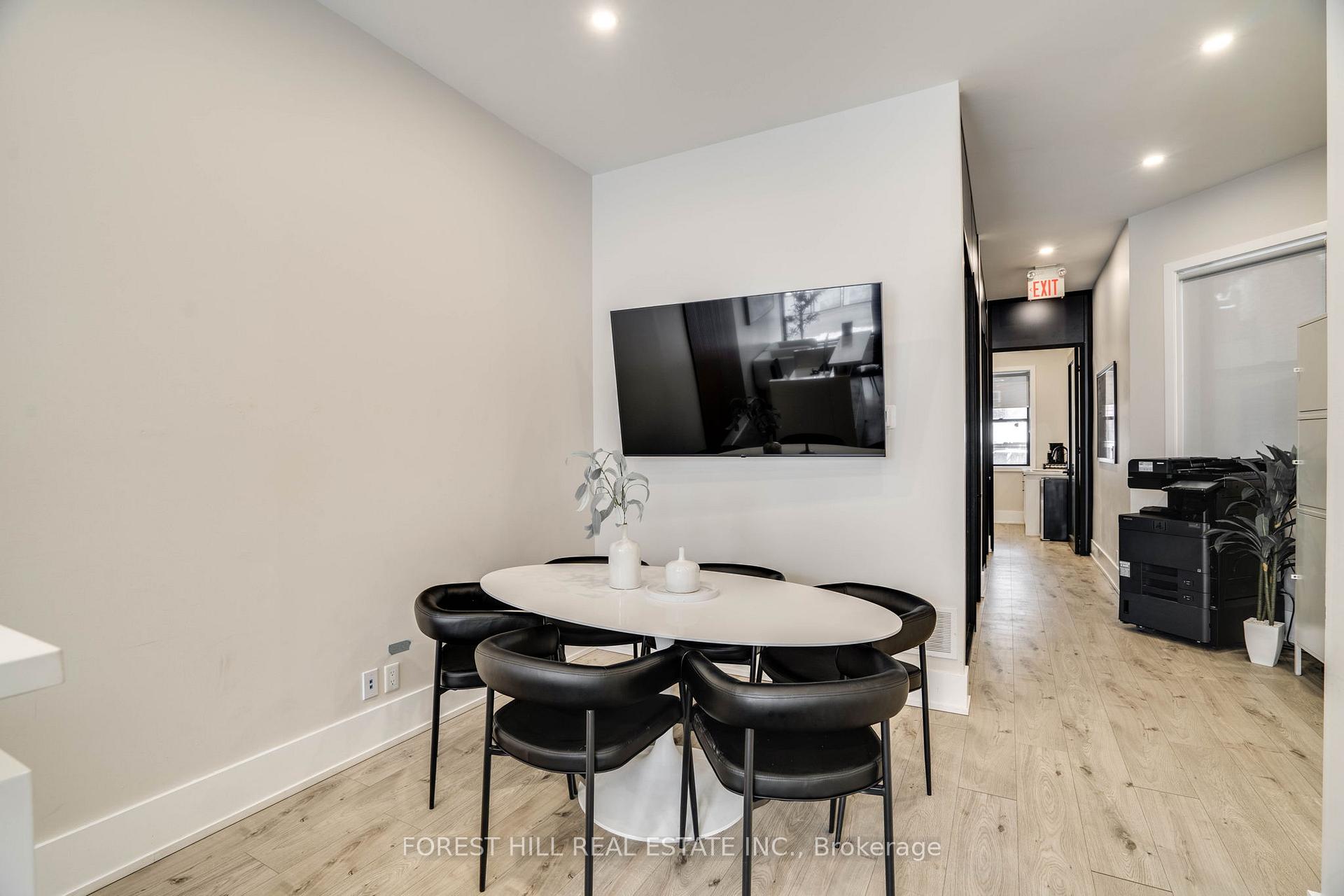 659 St Clair Avenue W