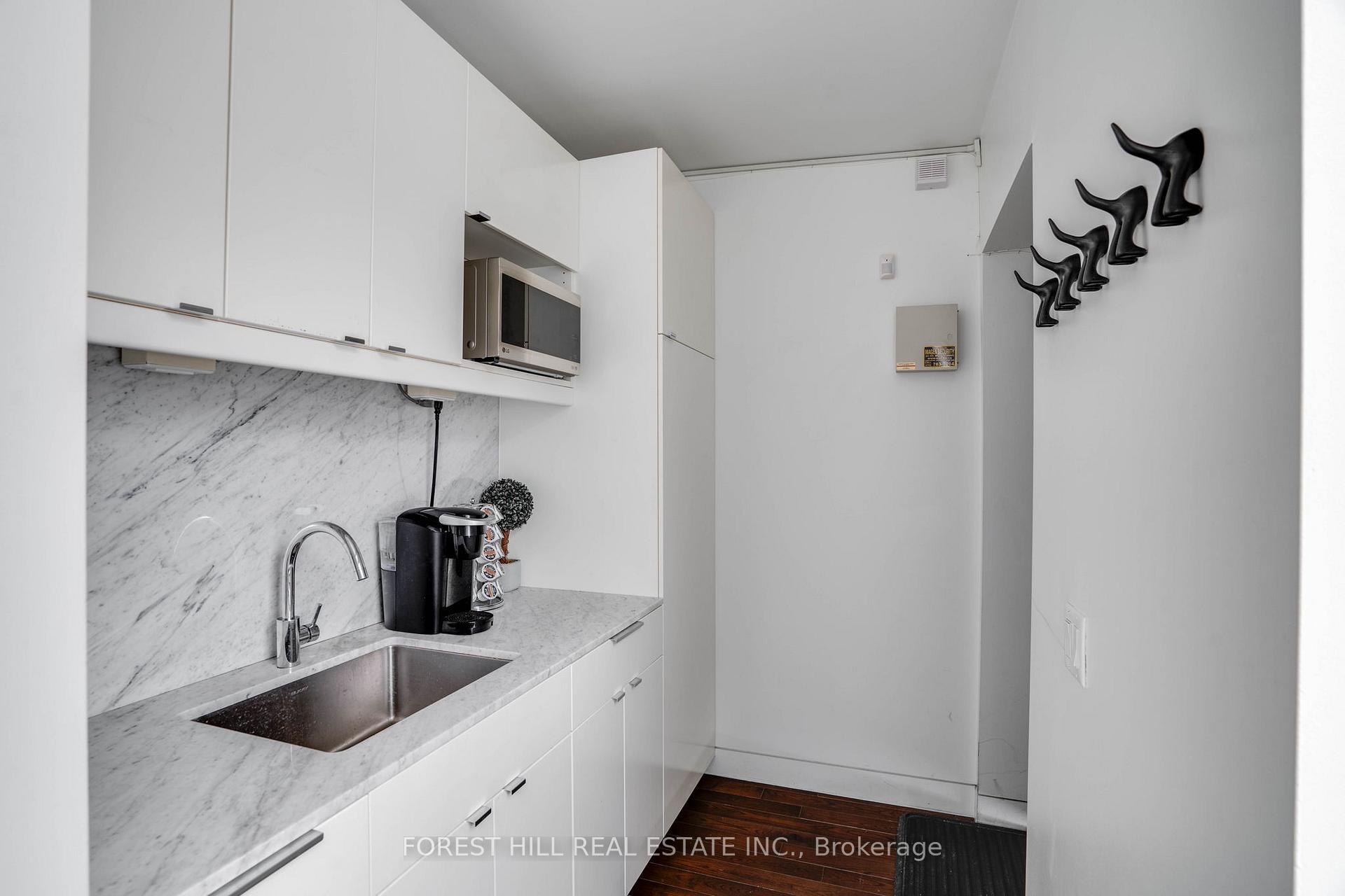 659 St Clair Avenue W