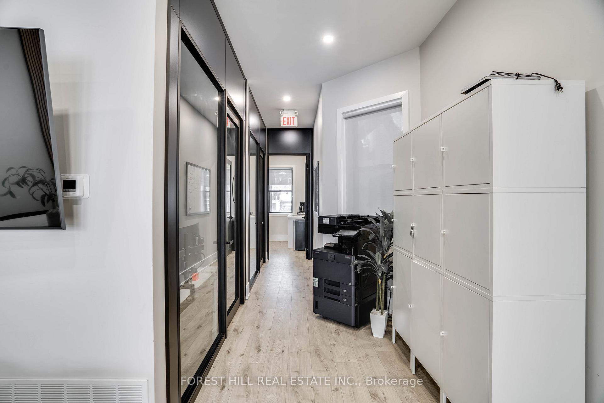 659 St Clair Avenue W