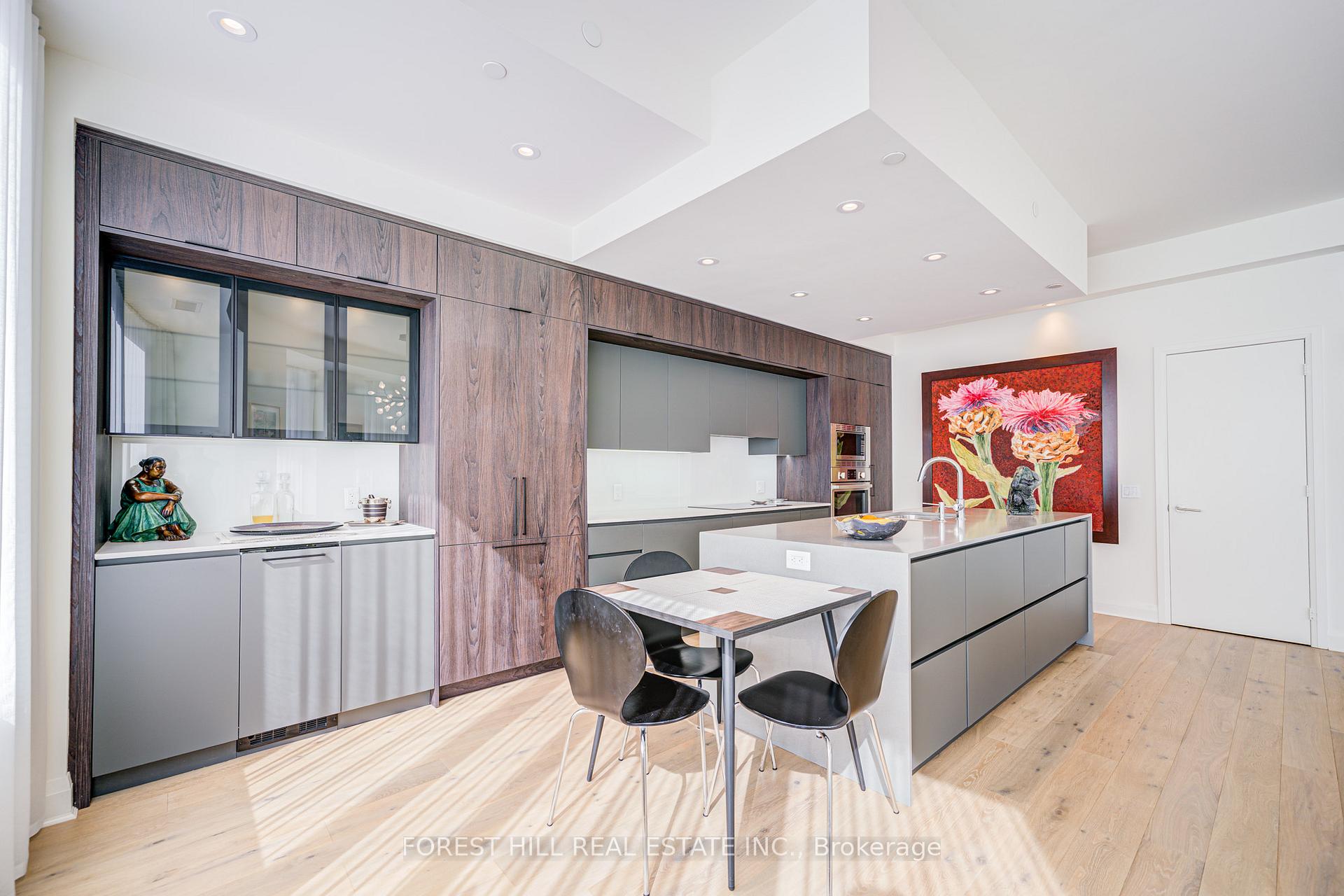 151 Avenue Road 204