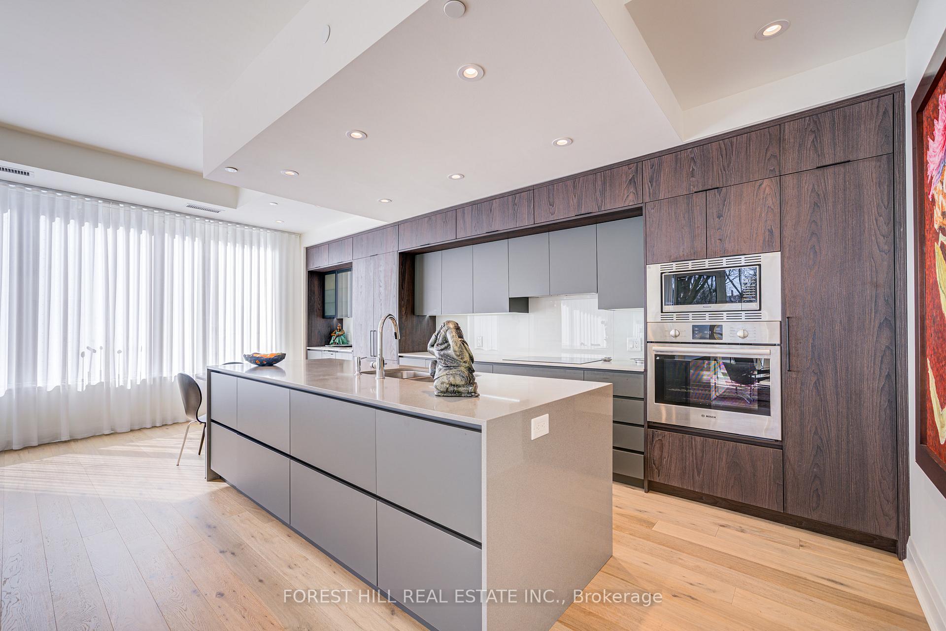 151 Avenue Road 204