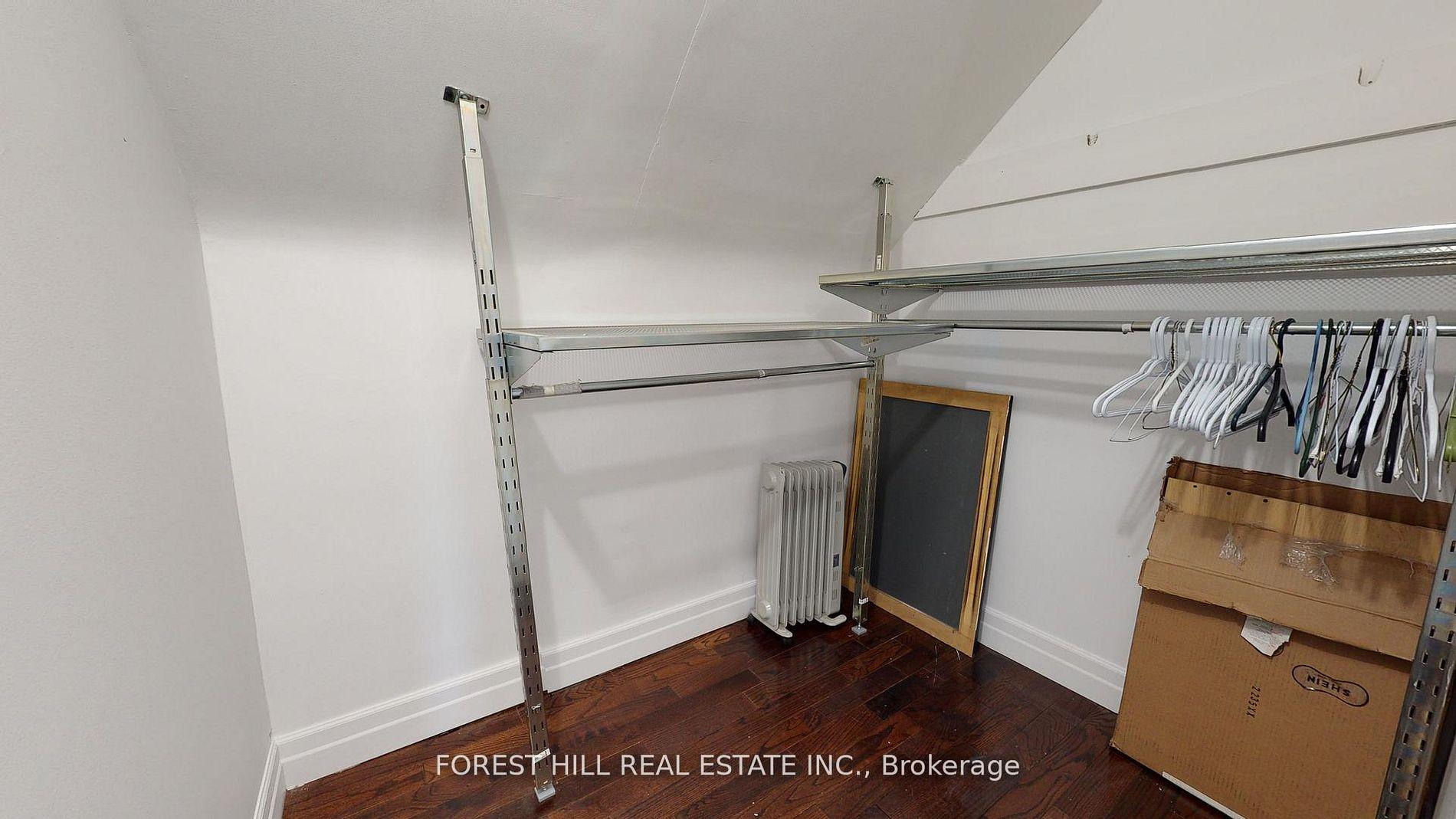 262 Poyntz Avenue 2nd floor