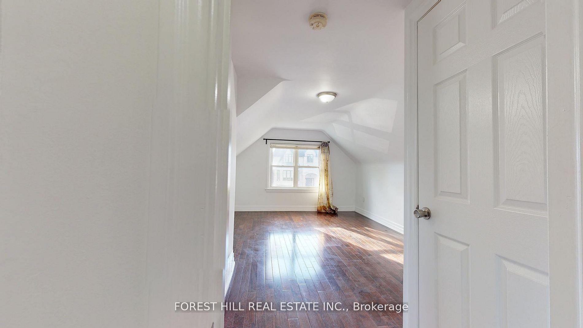 262 Poyntz Avenue 2nd floor