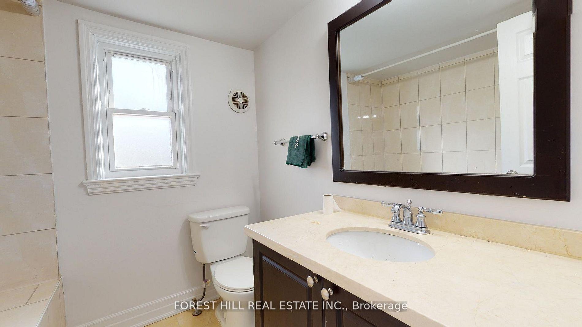 262 Poyntz Avenue 2nd floor