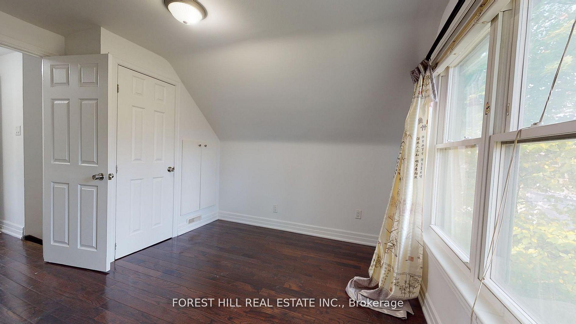 262 Poyntz Avenue 2nd floor