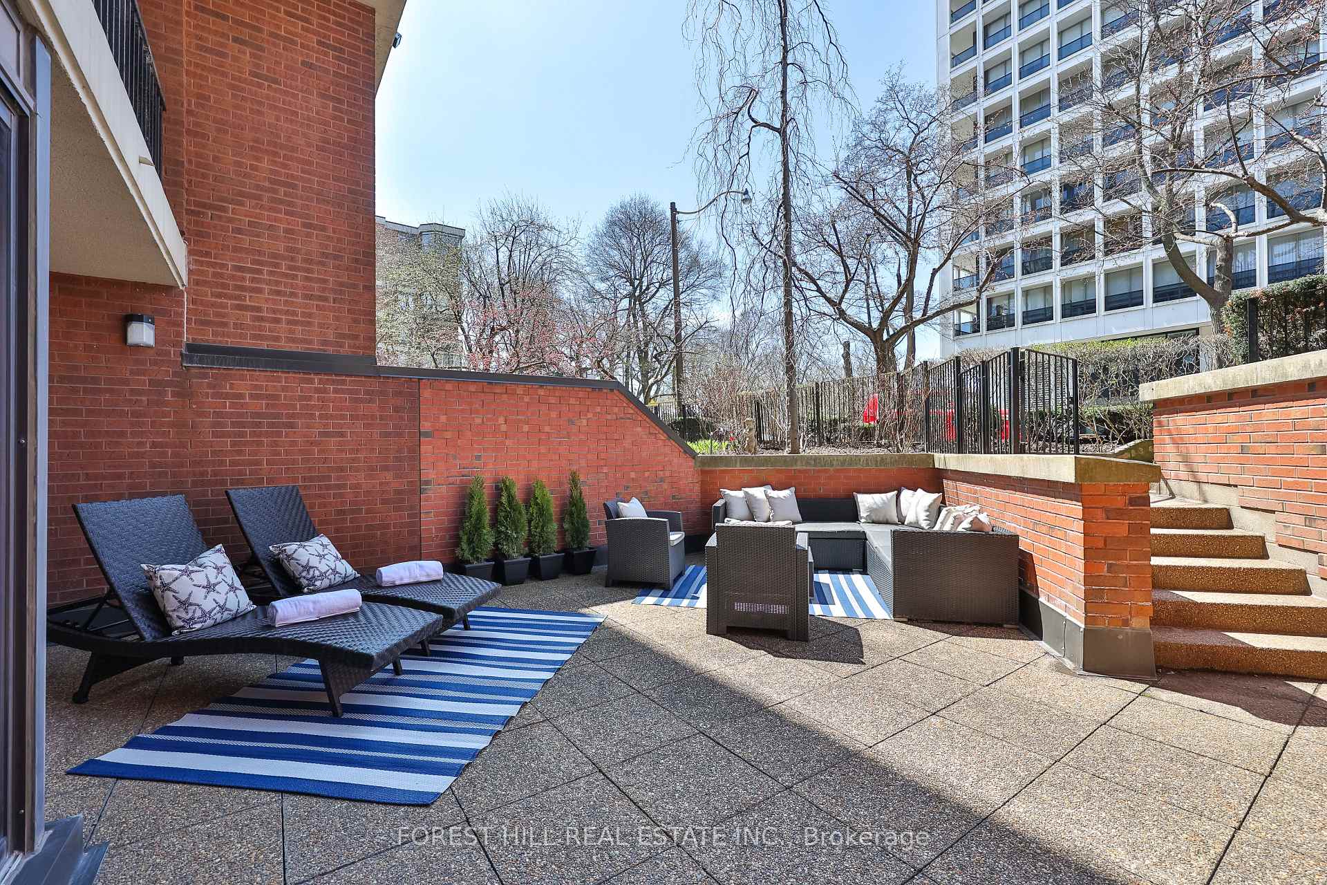 349 St Clair Avenue W 115