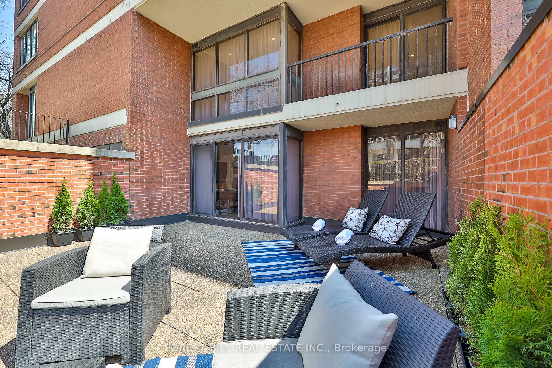 349 St Clair Avenue W 115