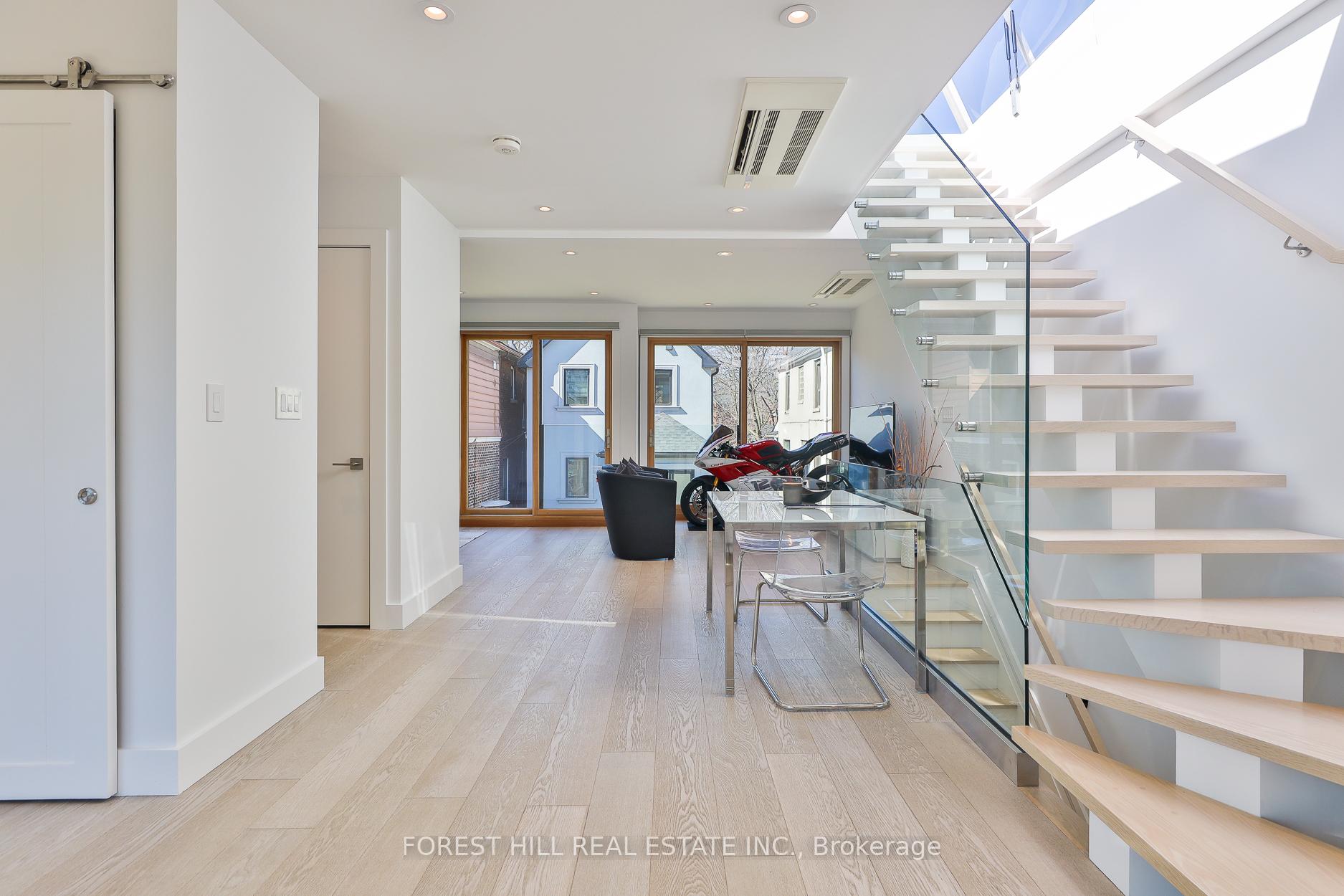 163 Wychwood Avenue