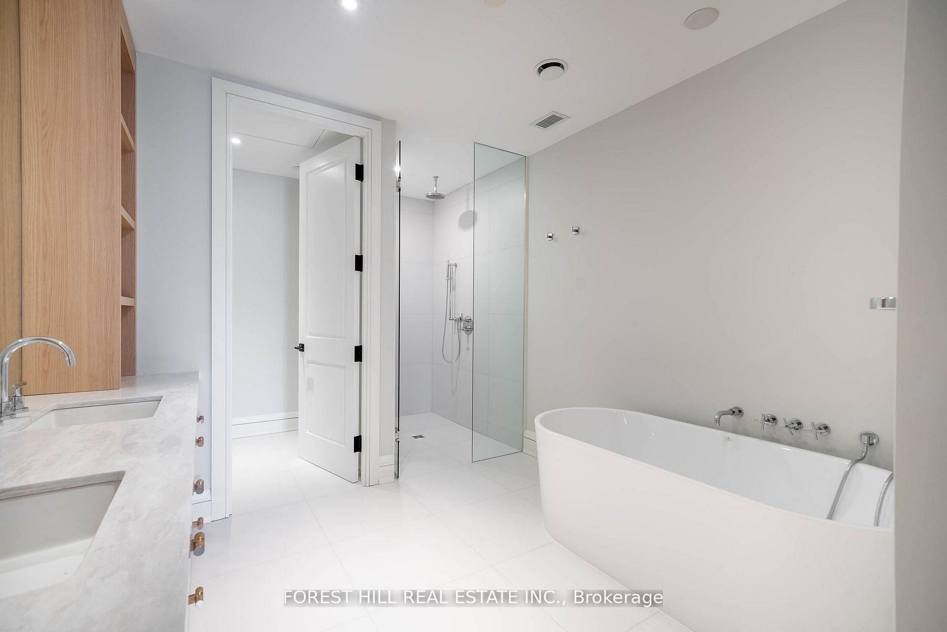 2010 Bathurst Street 6A