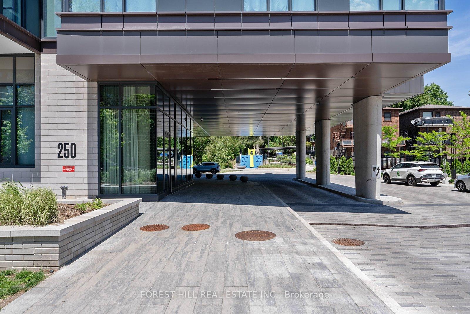 250 Lawrence Avenue W 906
