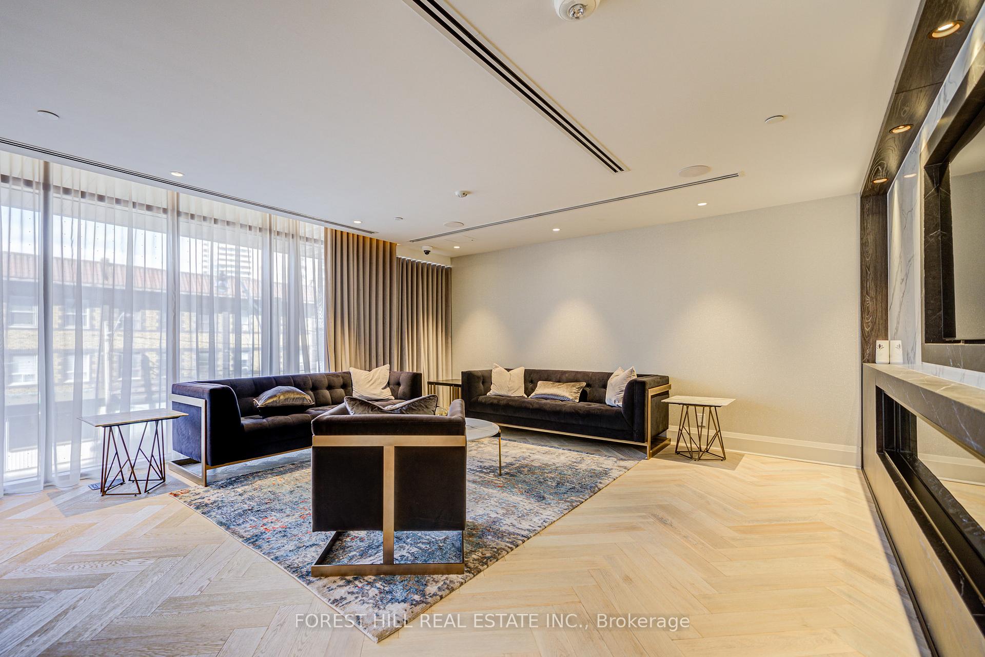 151 Avenue Road 204