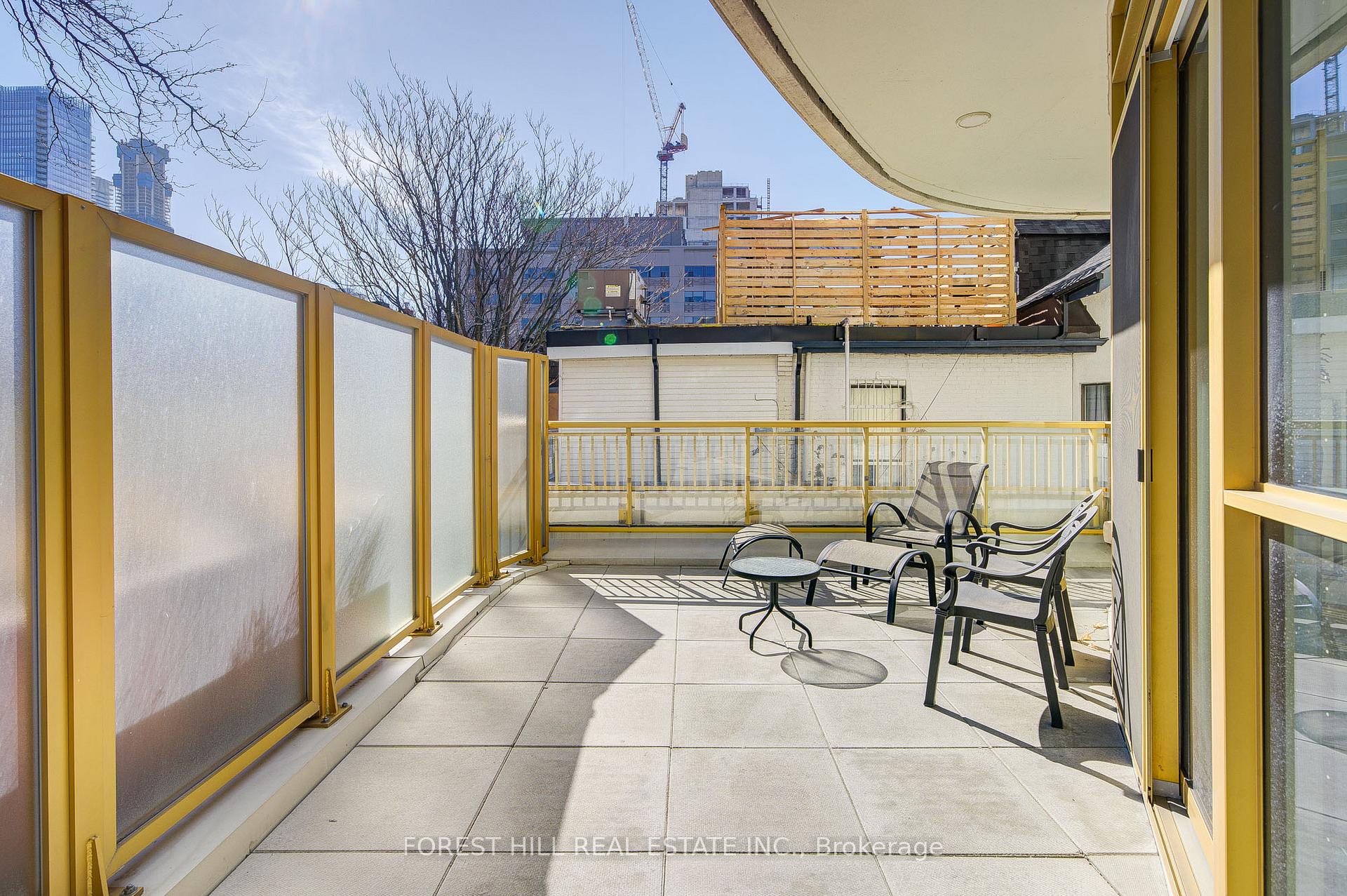 151 Avenue Road 204