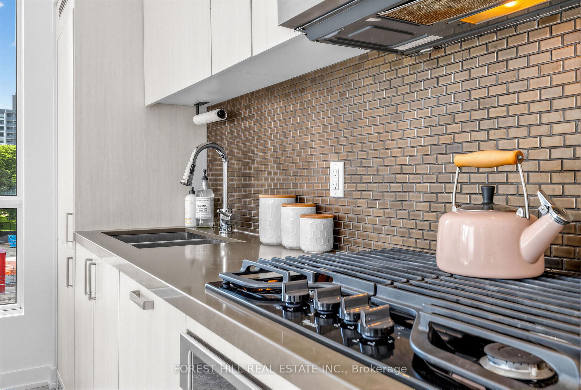 501 St Clair Avenue W 326