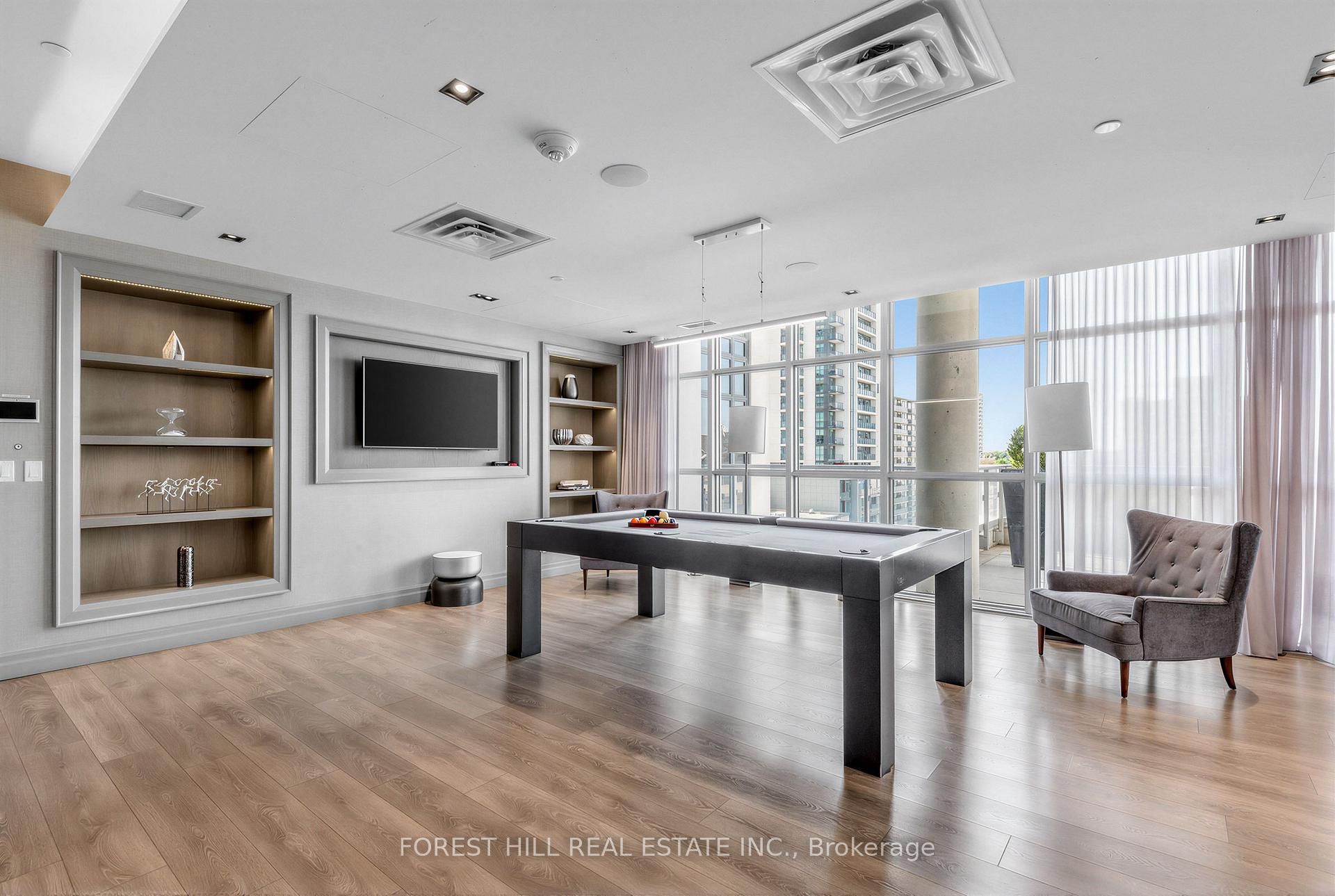 501 St Clair Avenue W 326
