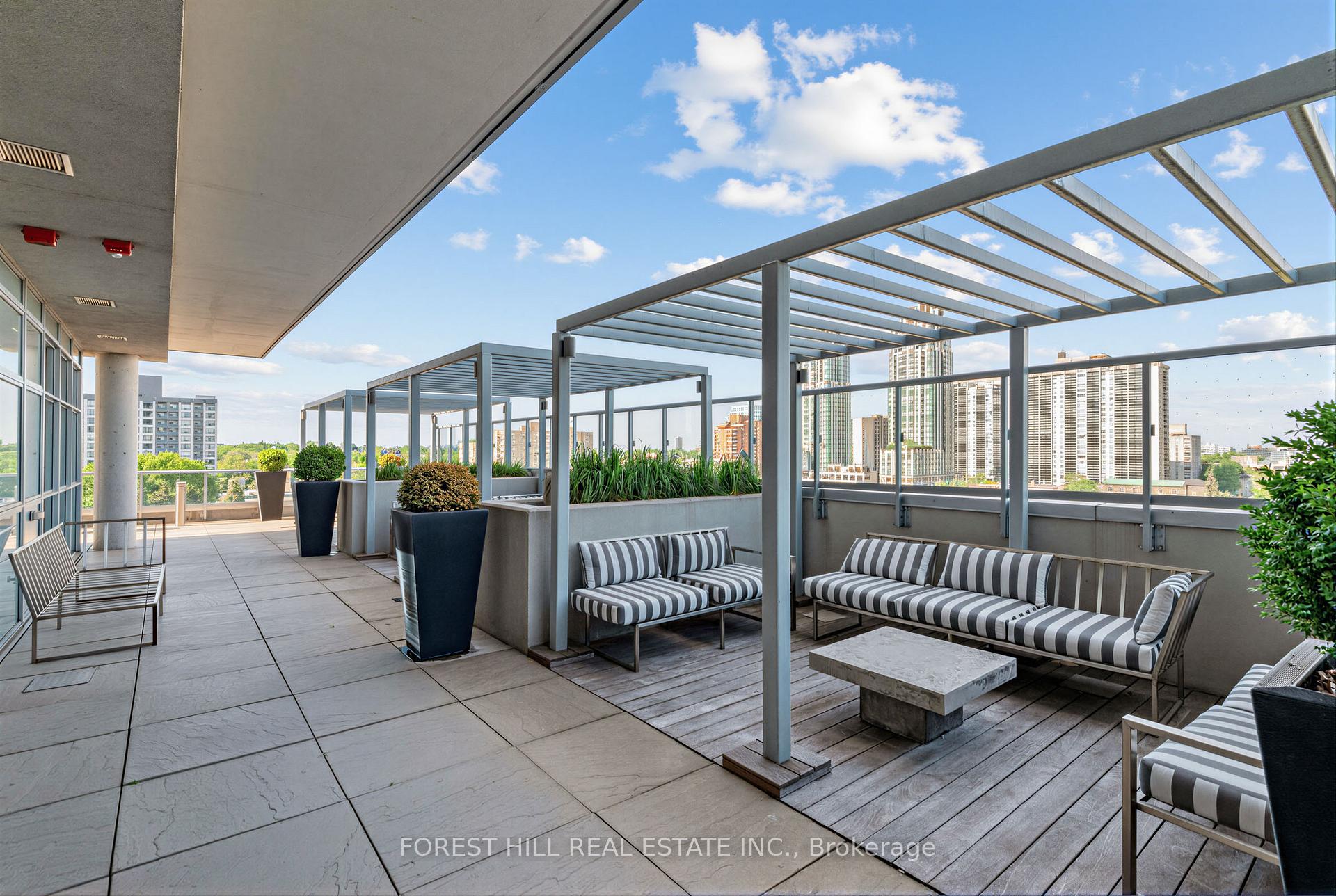 501 St Clair Avenue W 326