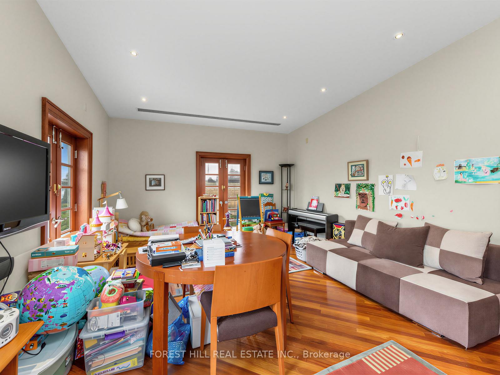 40 Hazelton Avenue PH10