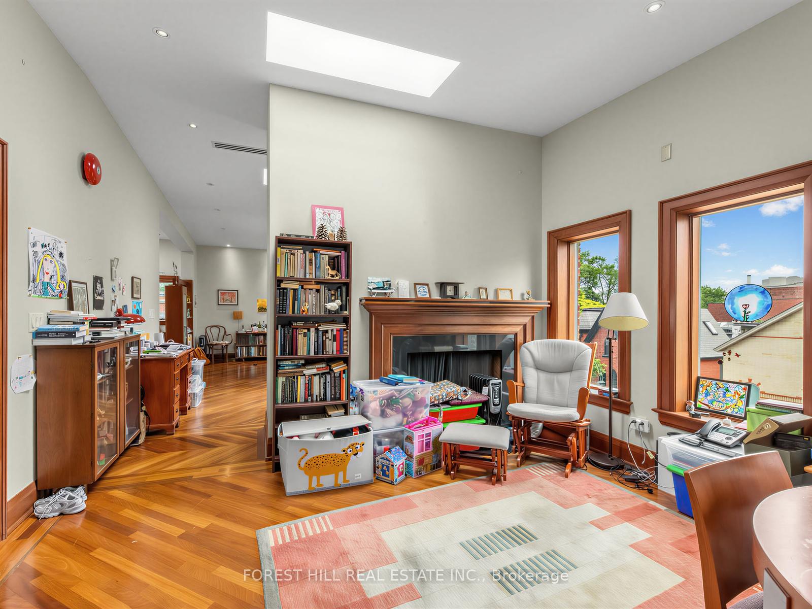 40 Hazelton Avenue PH10