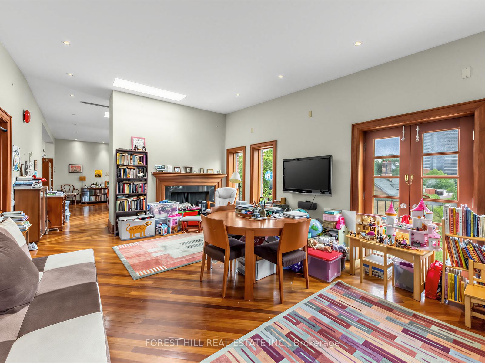 40 Hazelton Avenue PH10
